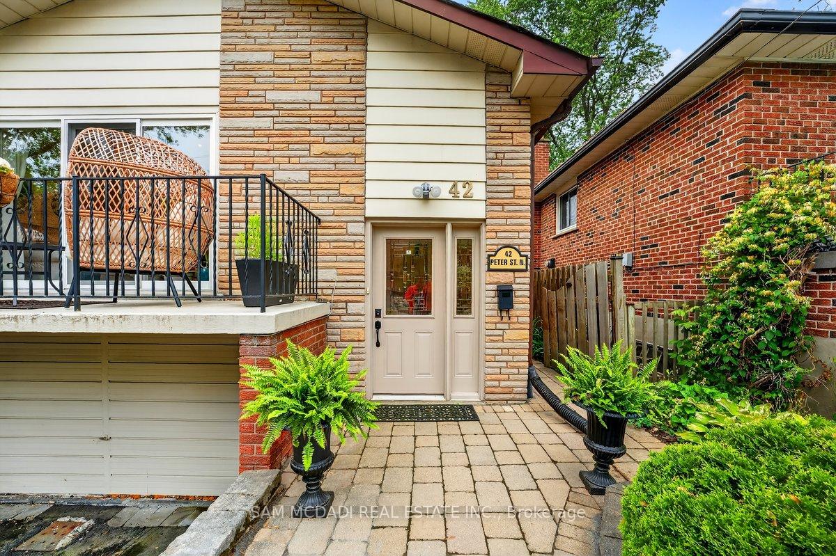 42 Peter Street N