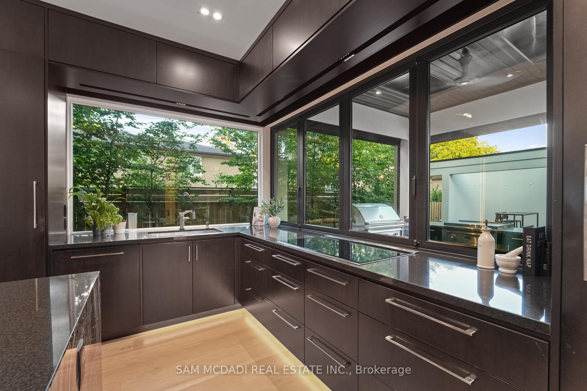 2488 Lakeshore Road E