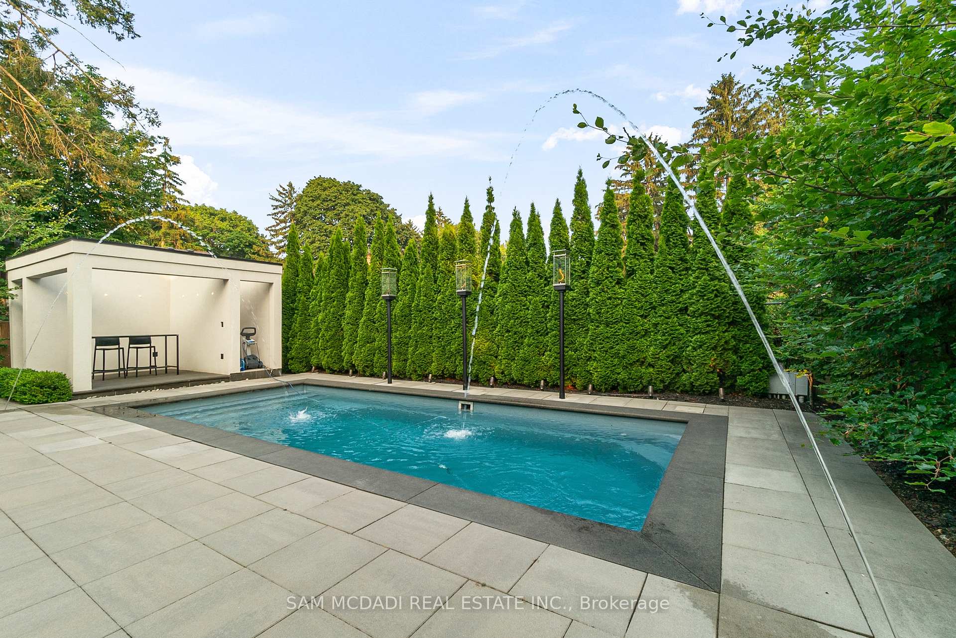 2488 Lakeshore Road E