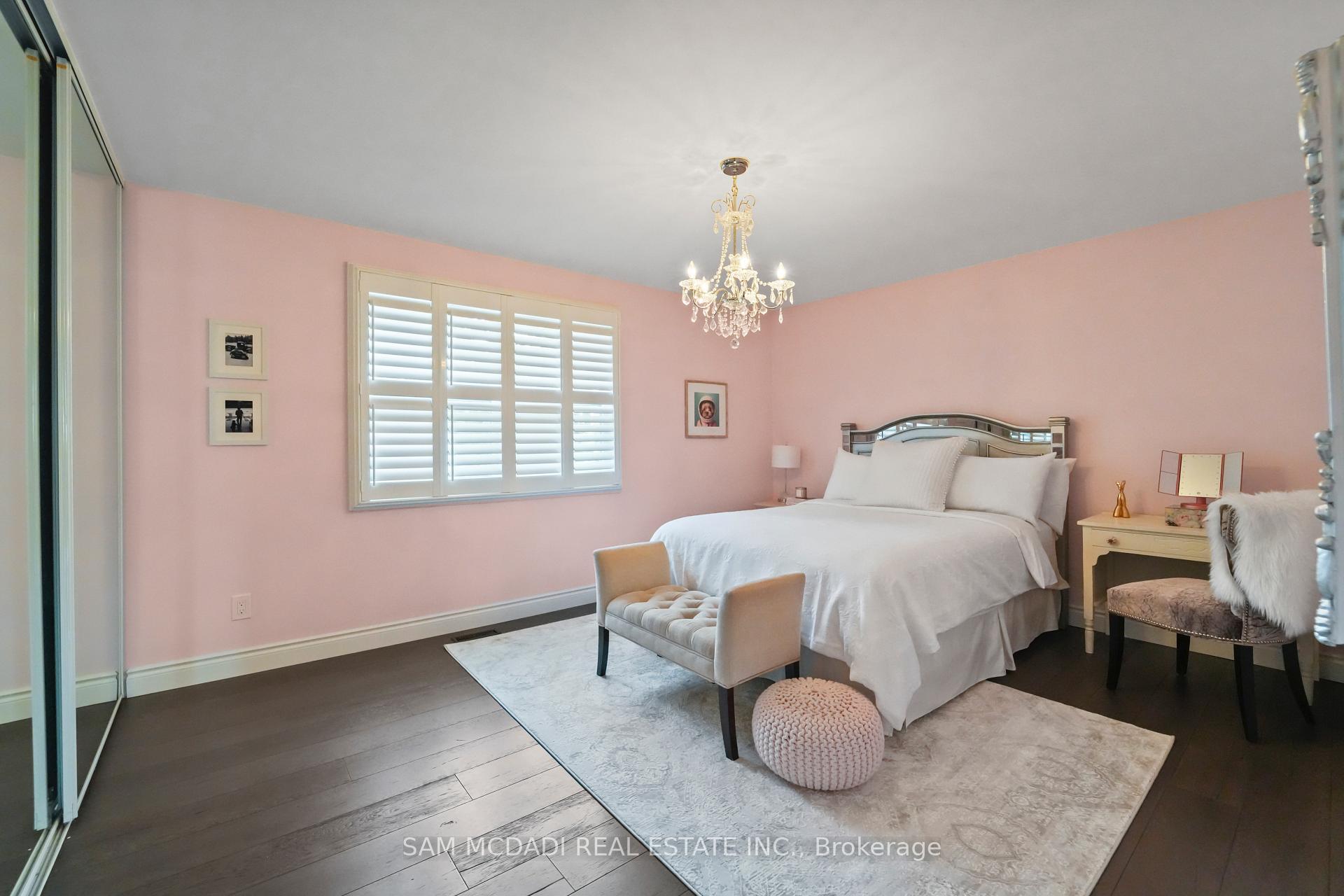 2592 Barrisdale Court