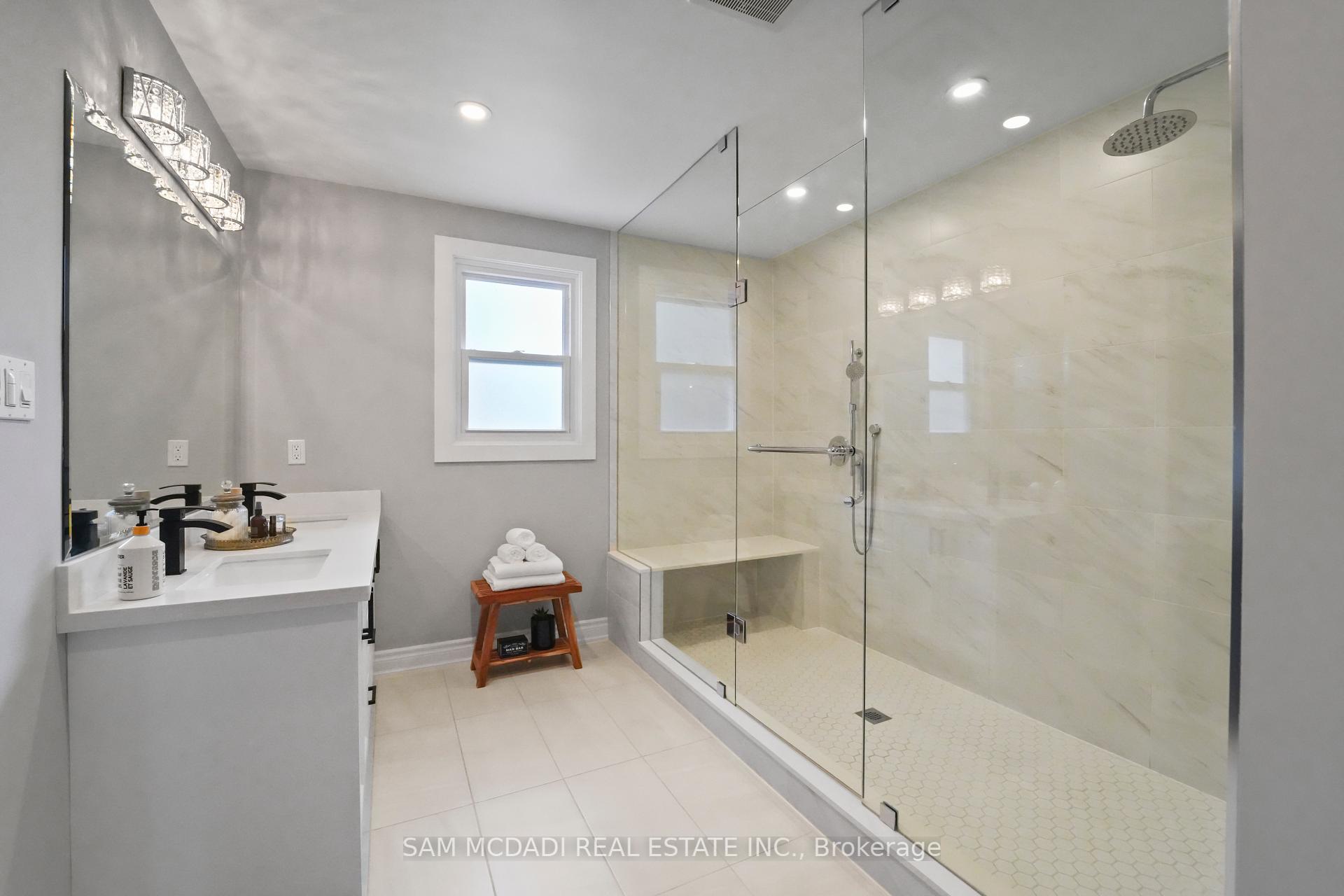 2592 Barrisdale Court