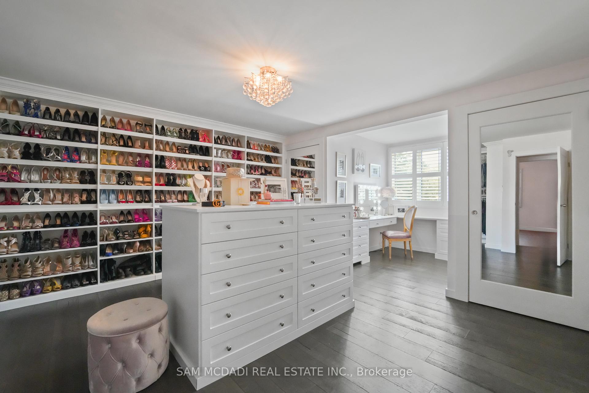2592 Barrisdale Court