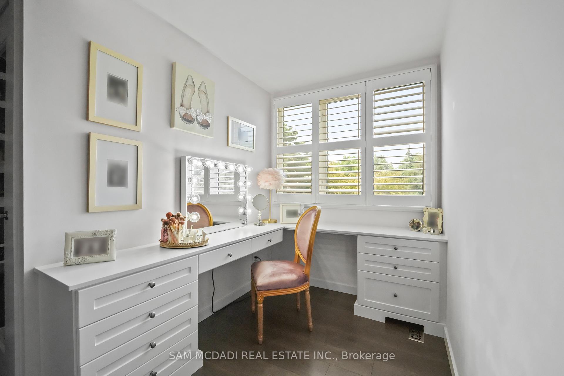 2592 Barrisdale Court