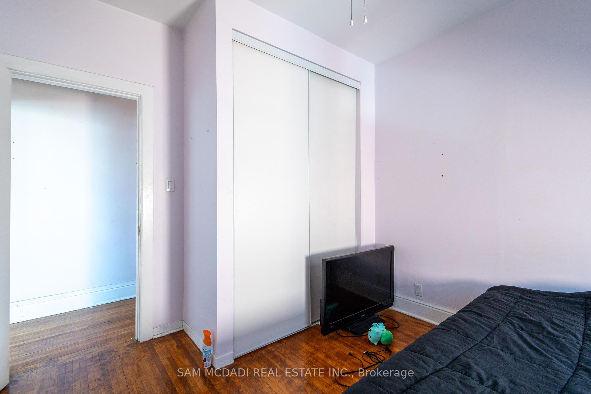 1212 Dufferin Street