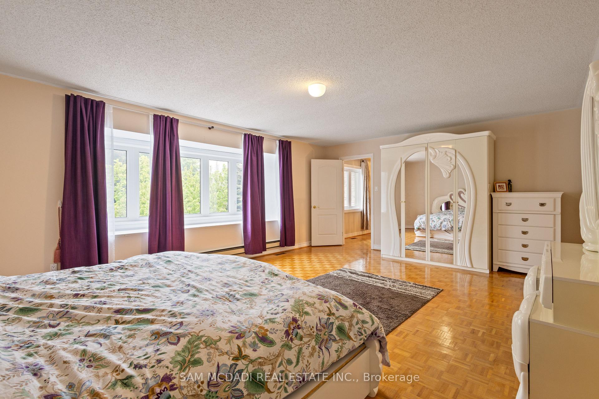 2492 Erin Centre Boulevard