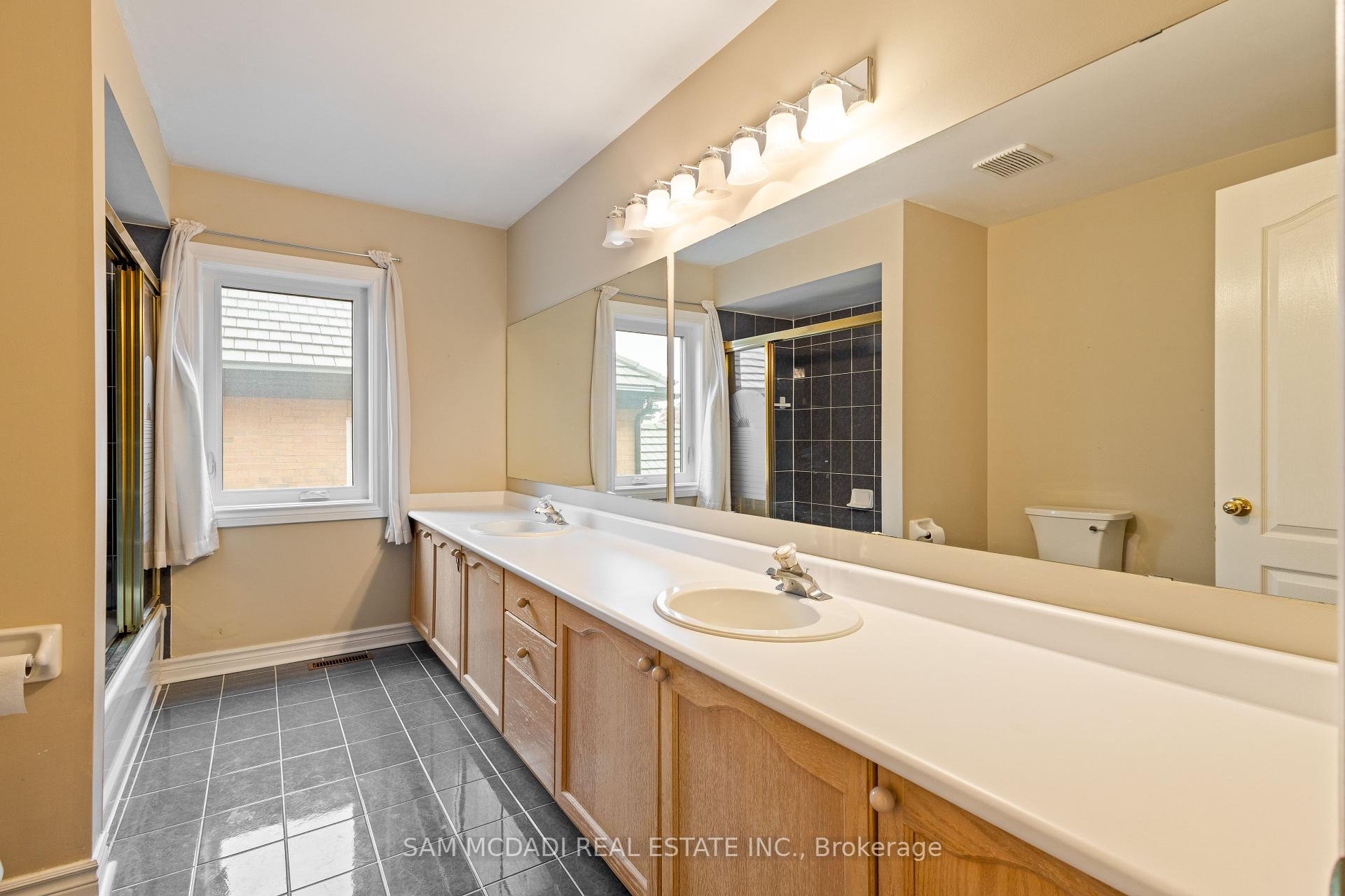 2492 Erin Centre Boulevard