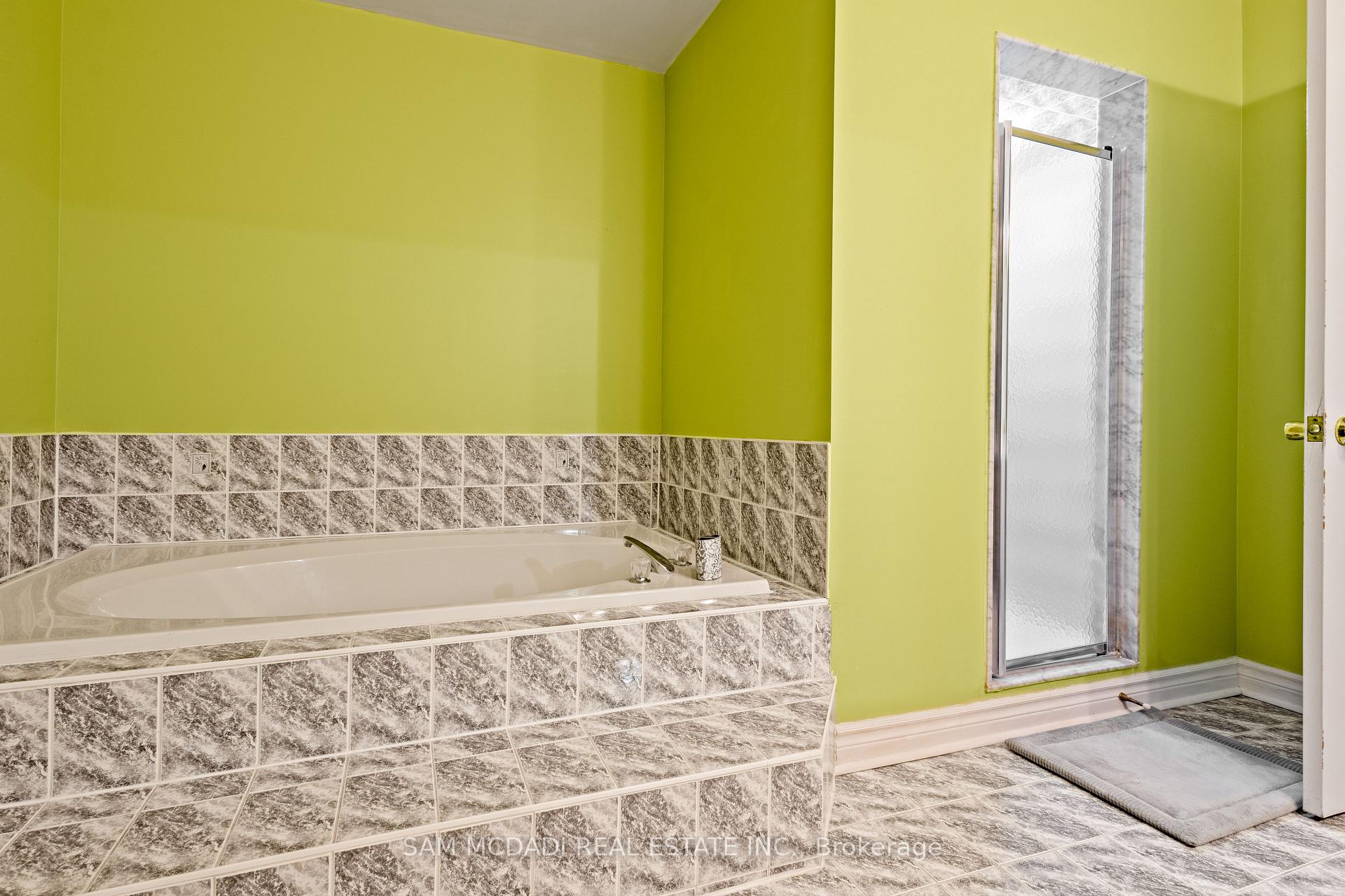 2492 Erin Centre Boulevard