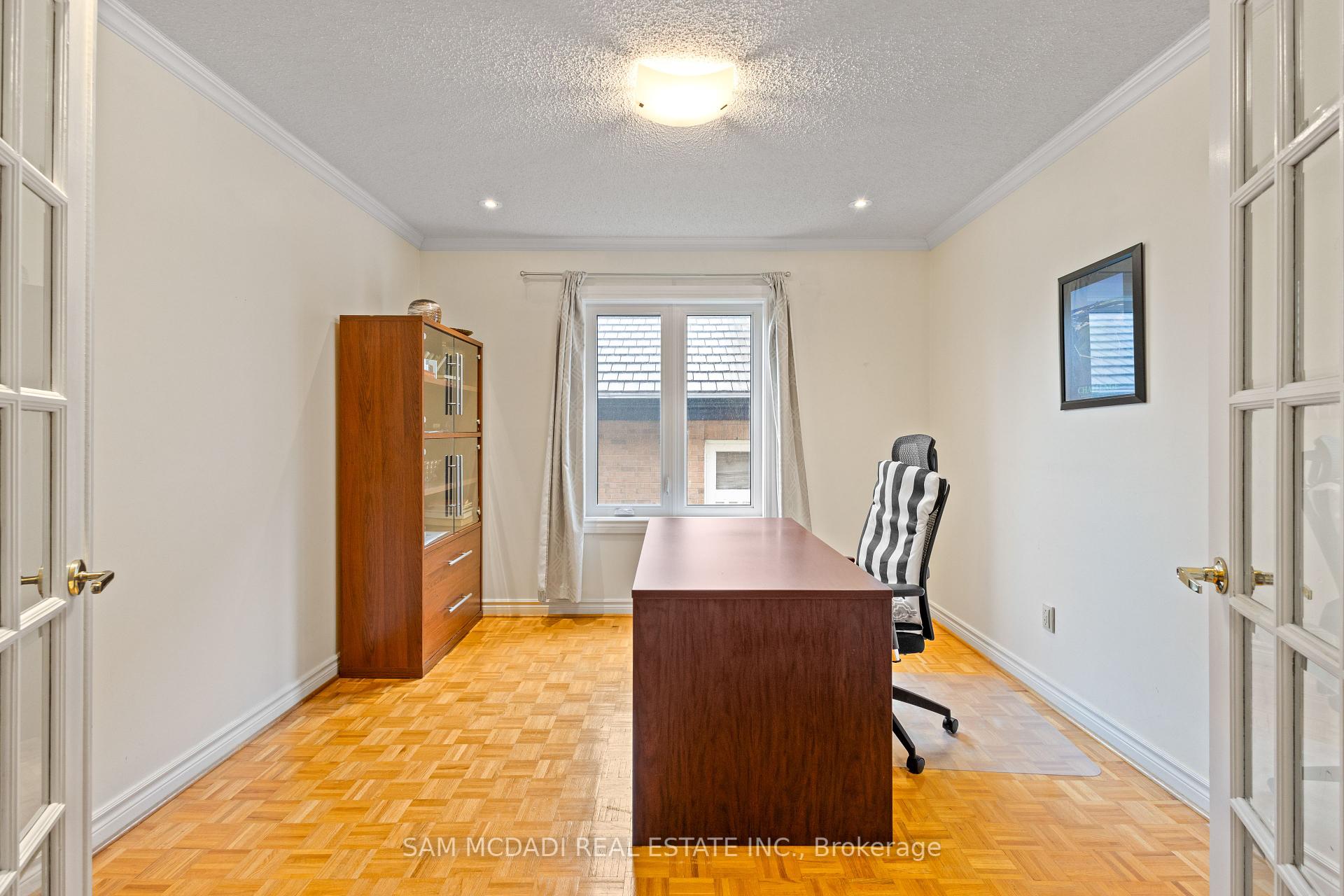 2492 Erin Centre Boulevard