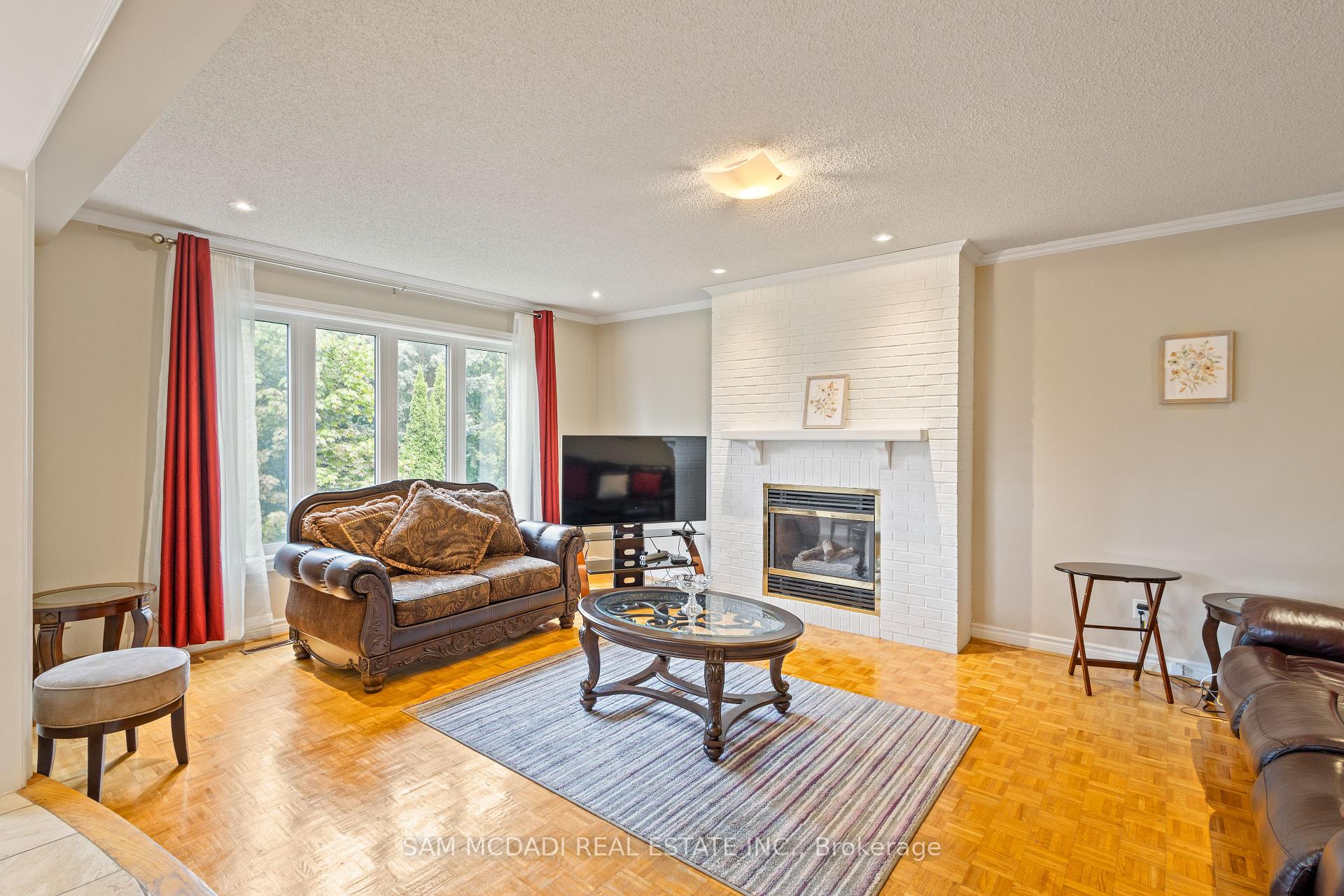 2492 Erin Centre Boulevard