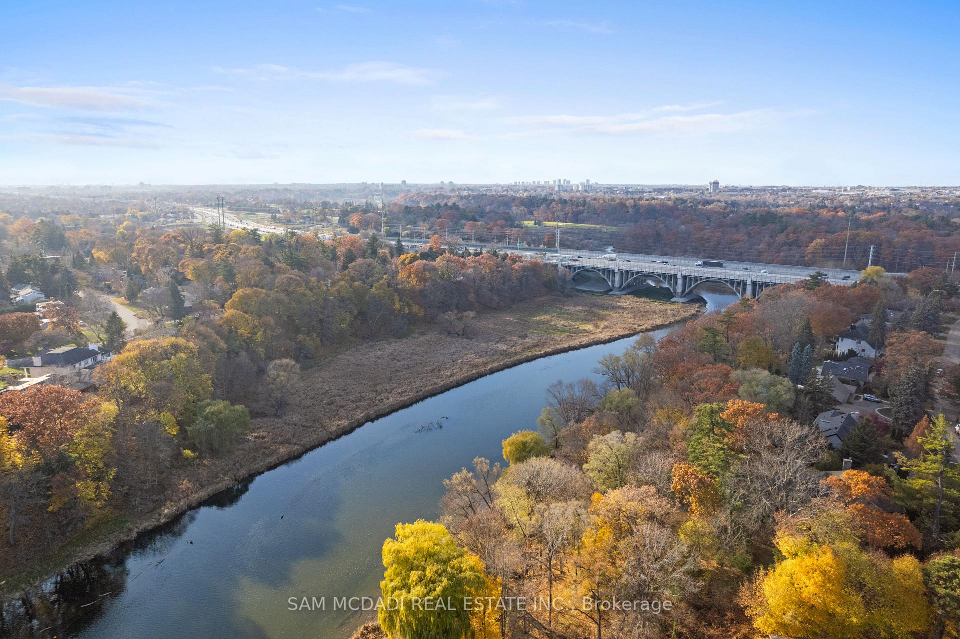 1470 Pinetree Crescent