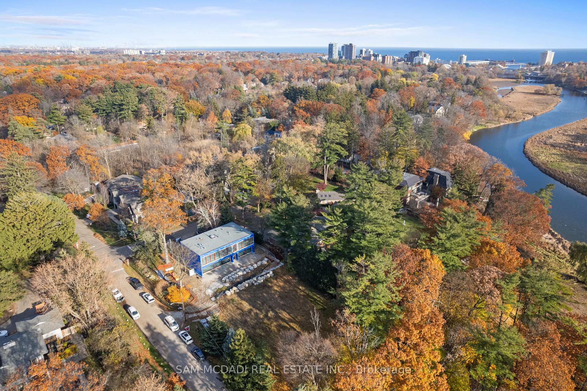 1470 Pinetree Crescent