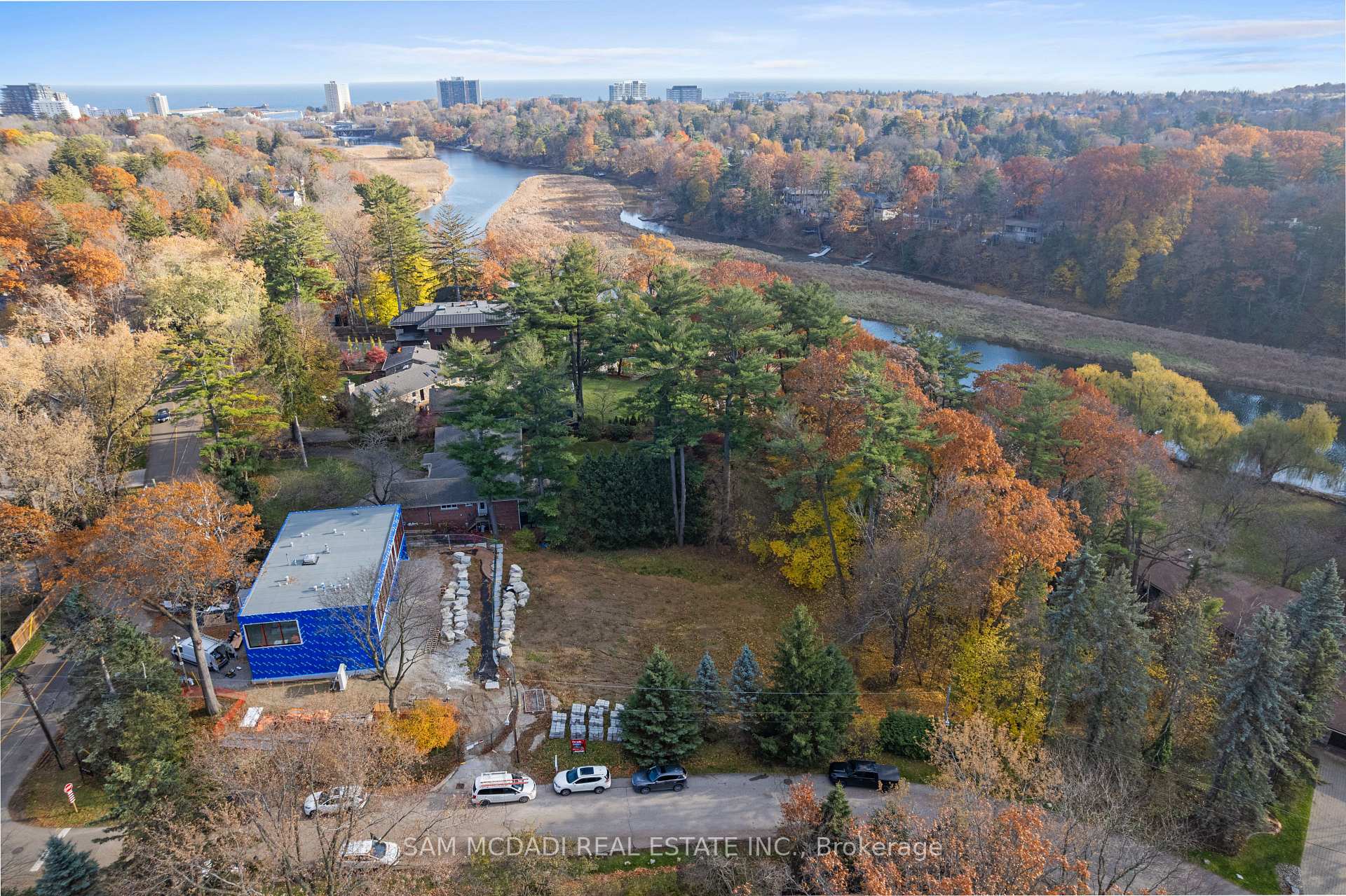 1470 Pinetree Crescent