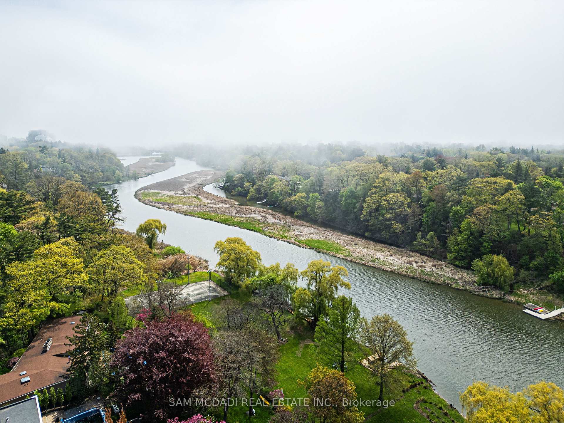 1470 Pinetree Crescent