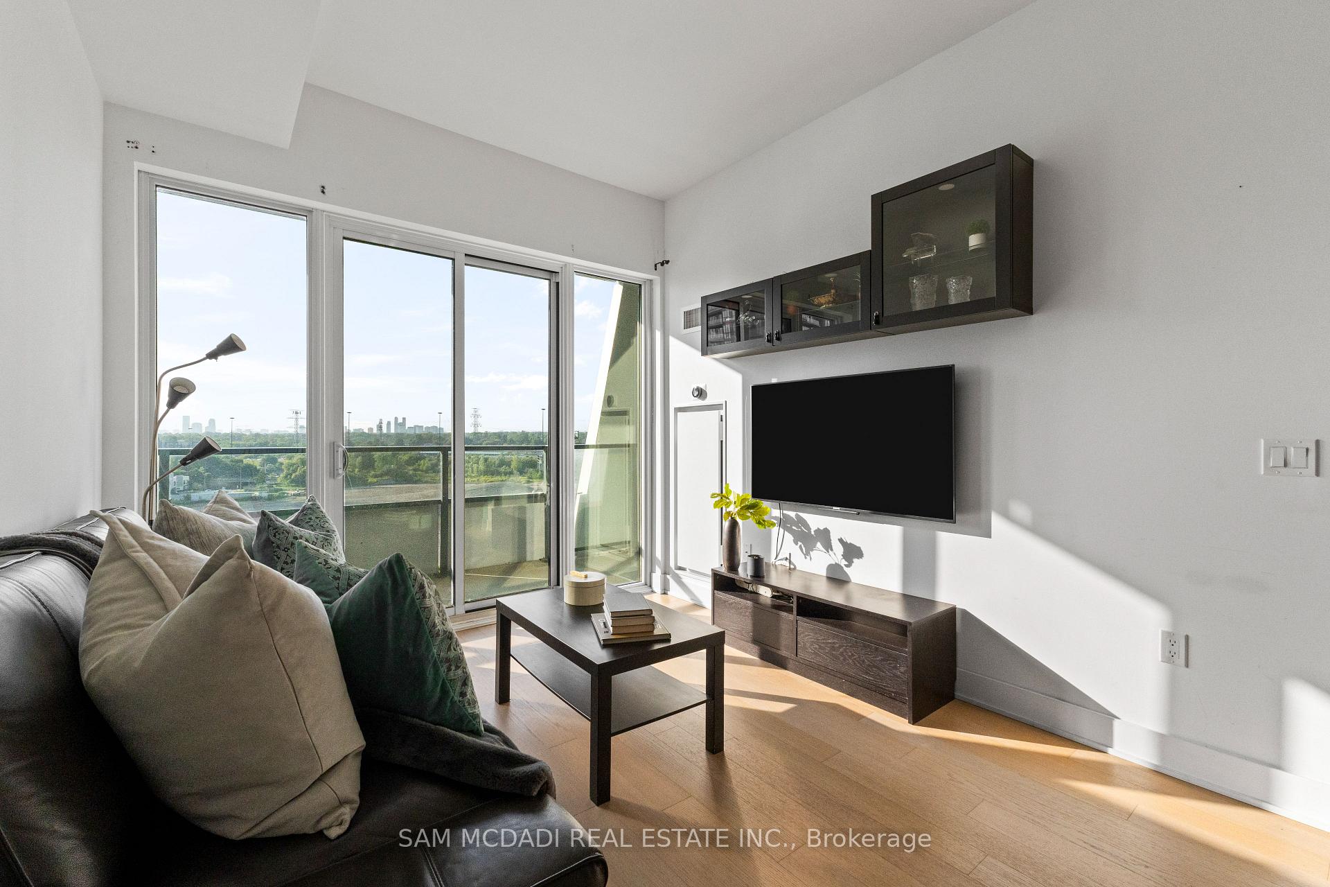 30 Shore Breeze Drive 1012