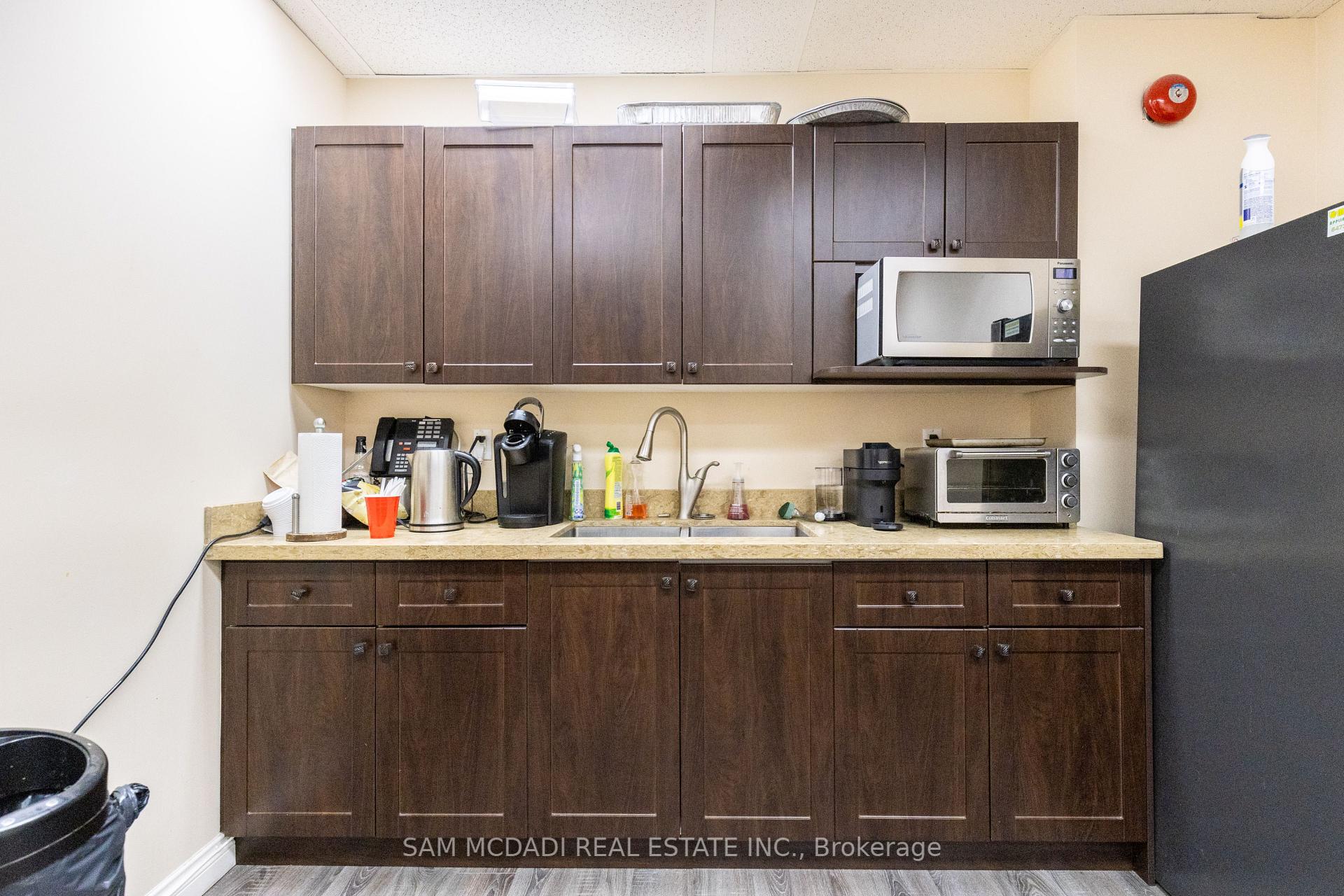 2800 Skymark Avenue 309