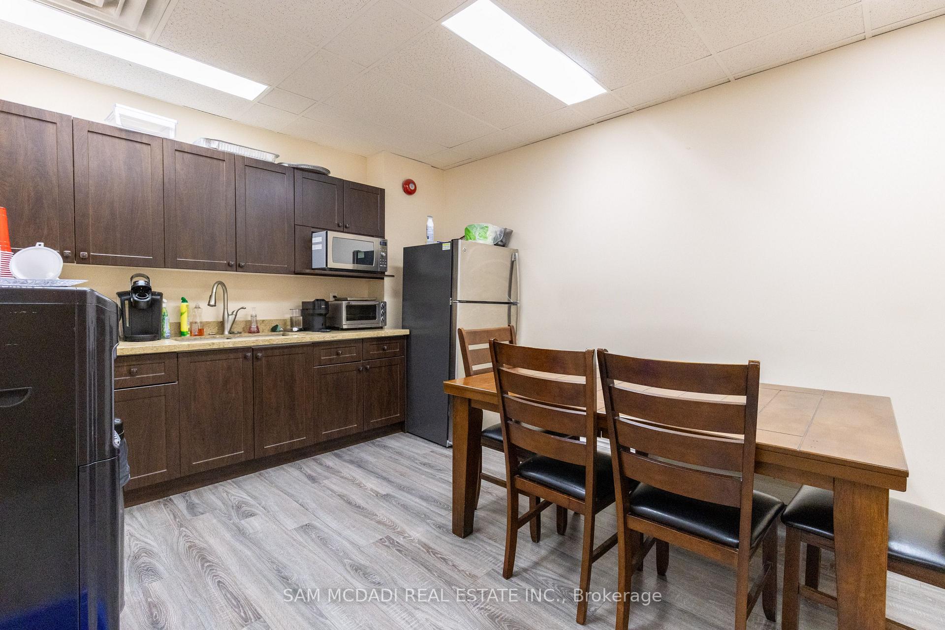 2800 Skymark Avenue 309