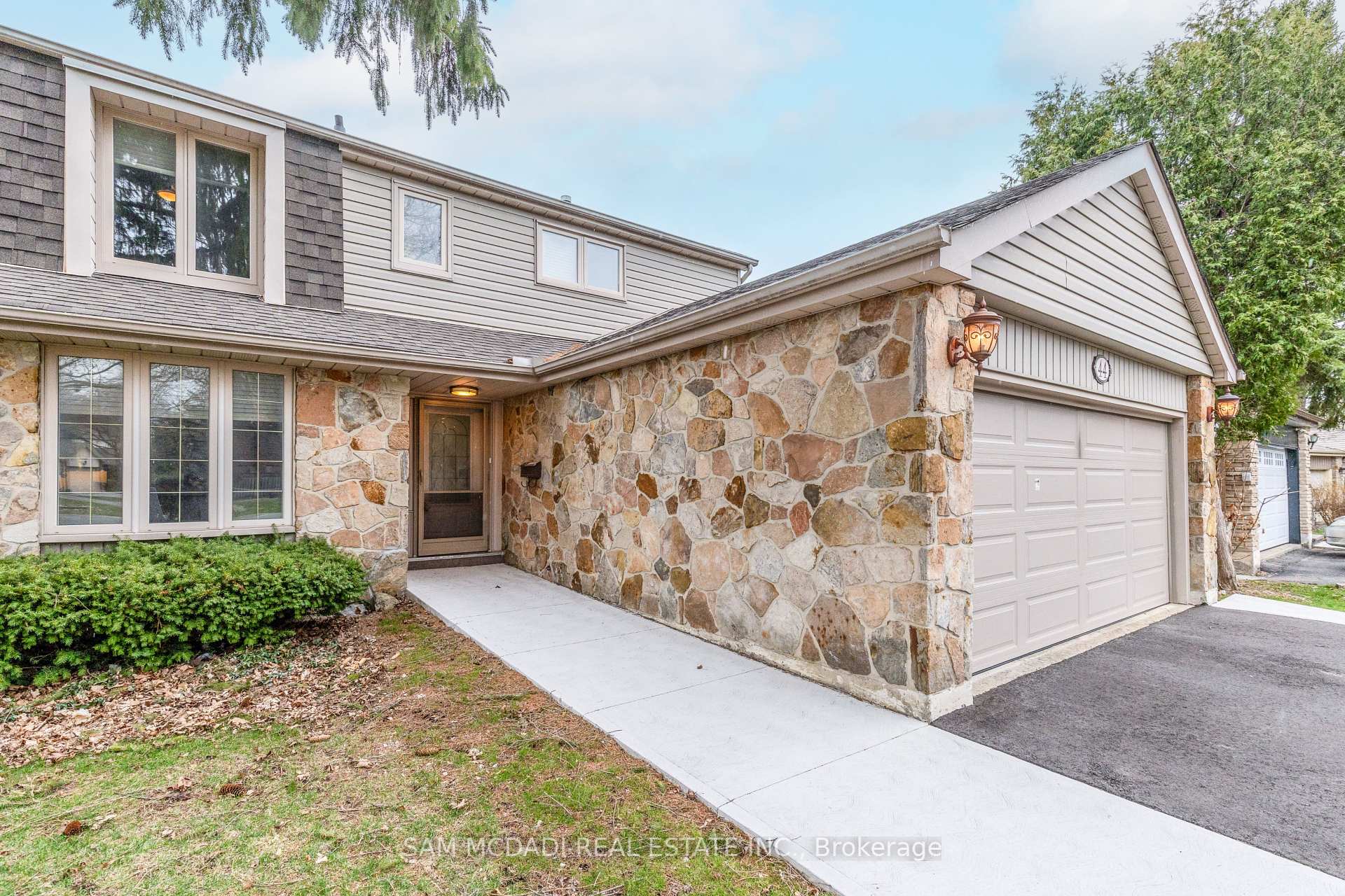 44 Madrid Crescent