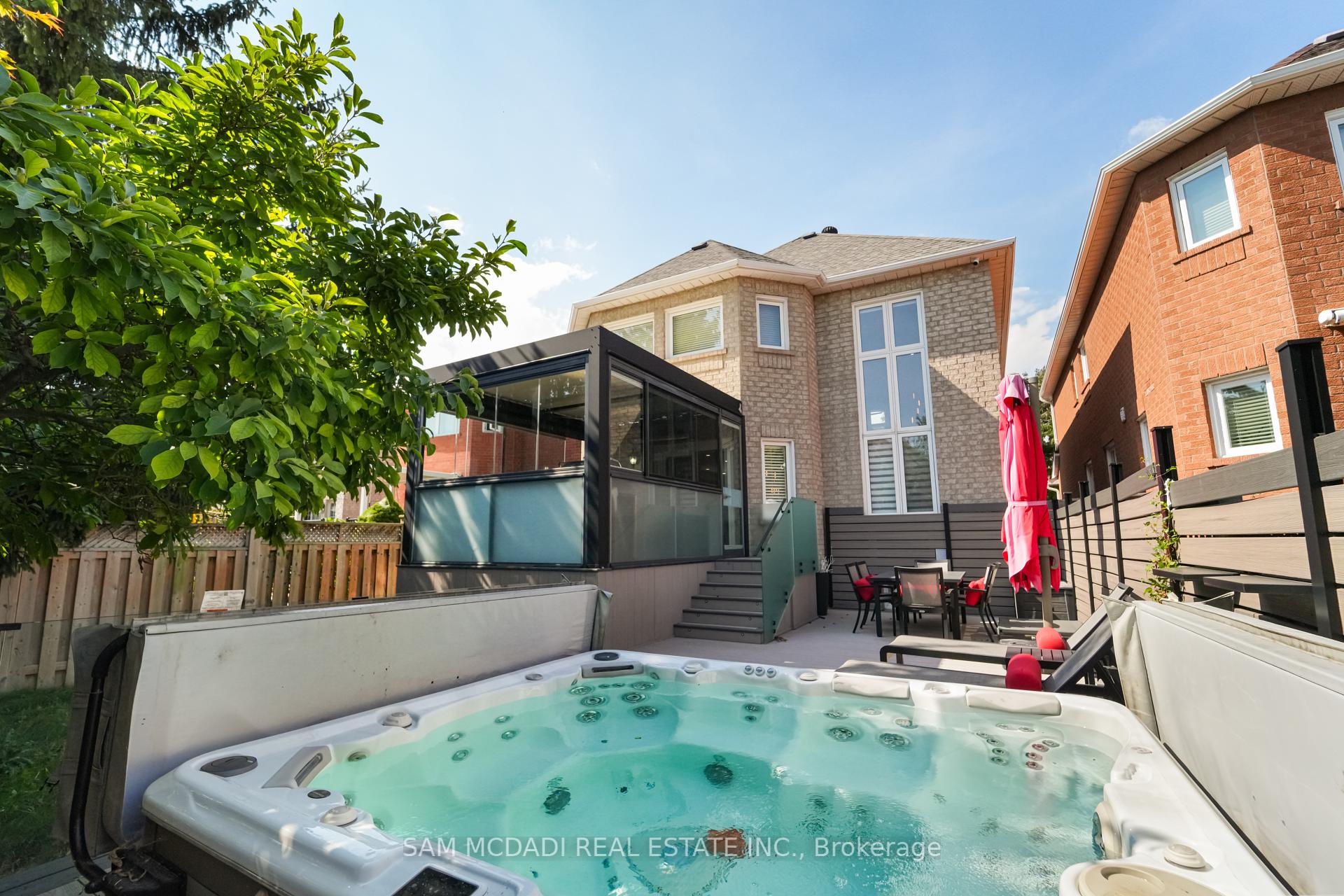 385 Turnberry Crescent