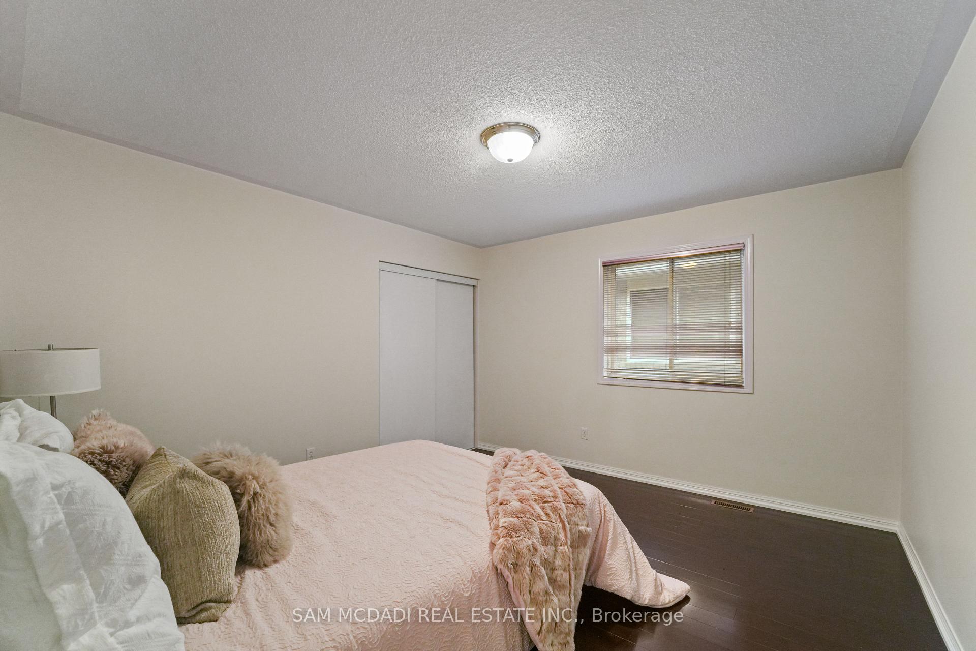 3619 Waterfall Crescent