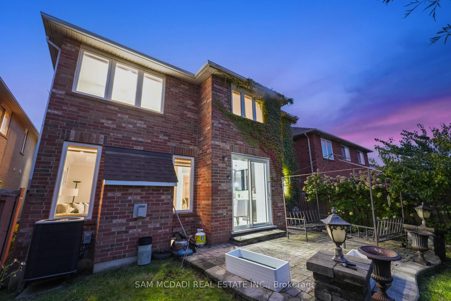 3619 Waterfall Crescent