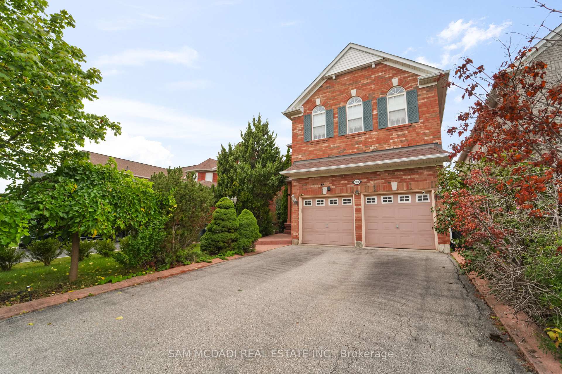 3619 Waterfall Crescent