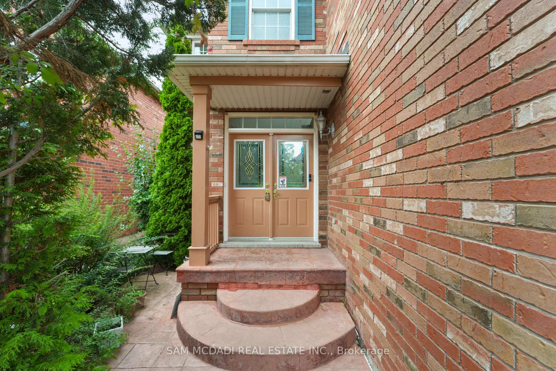 3619 Waterfall Crescent