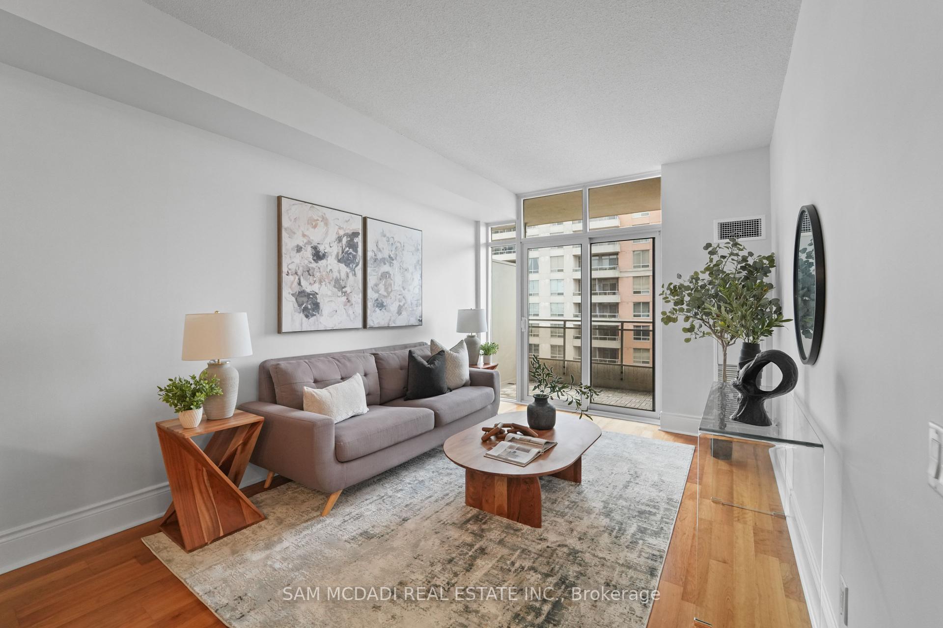 5229 Dundas Street W 2002