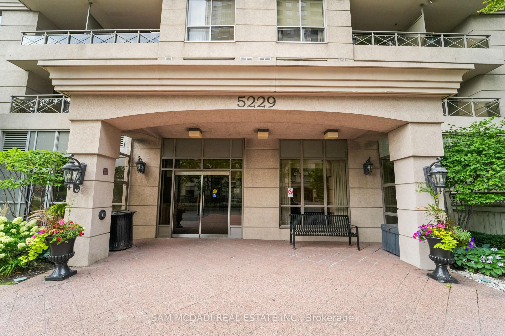 5229 Dundas Street W 2002