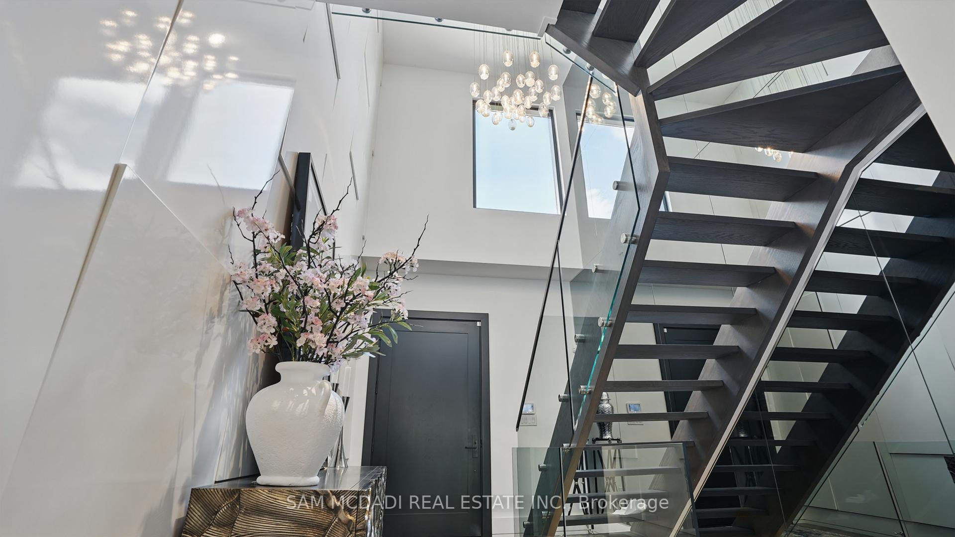 7B Iroquois Avenue