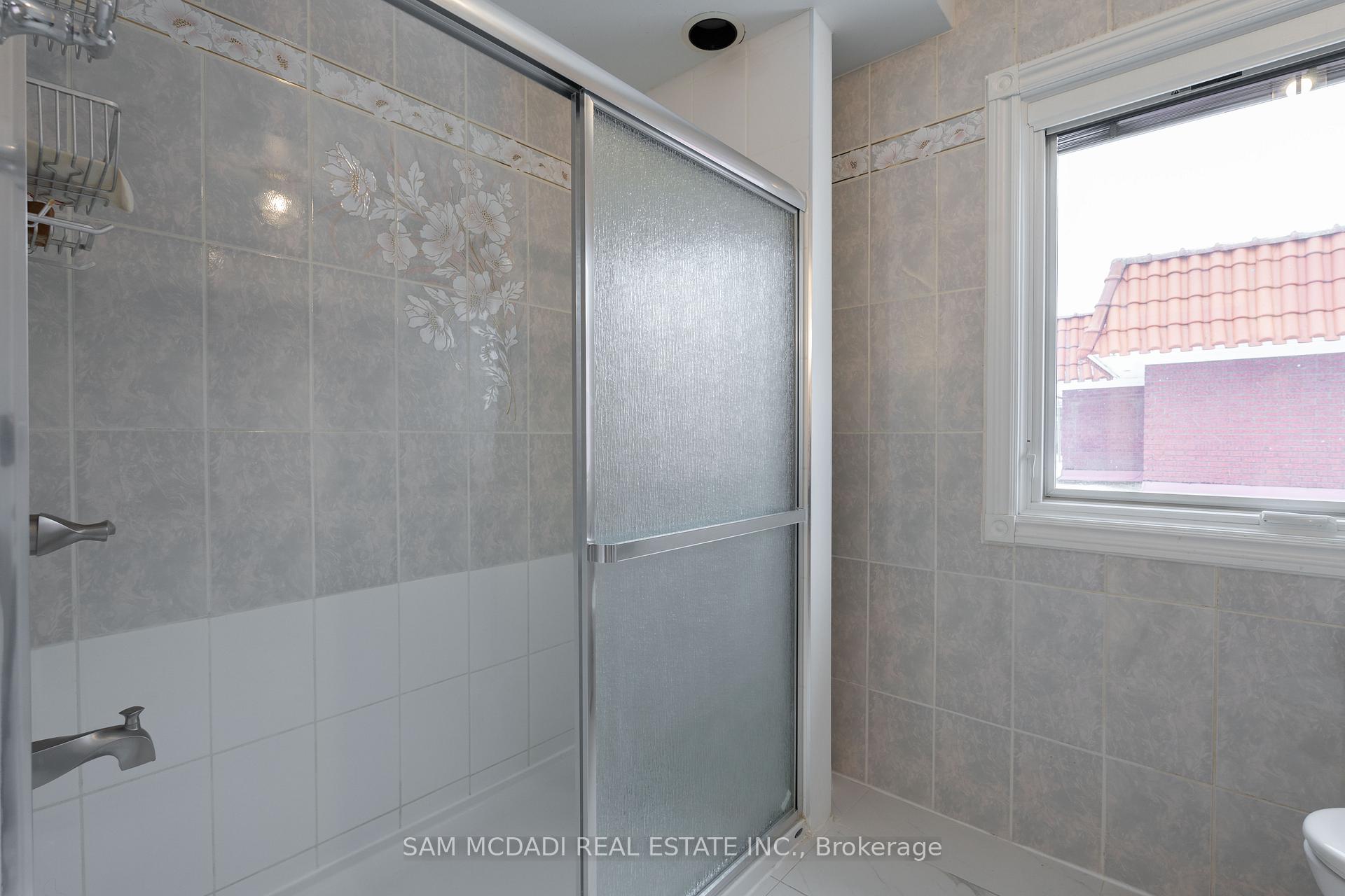 2339 Glengarry Road