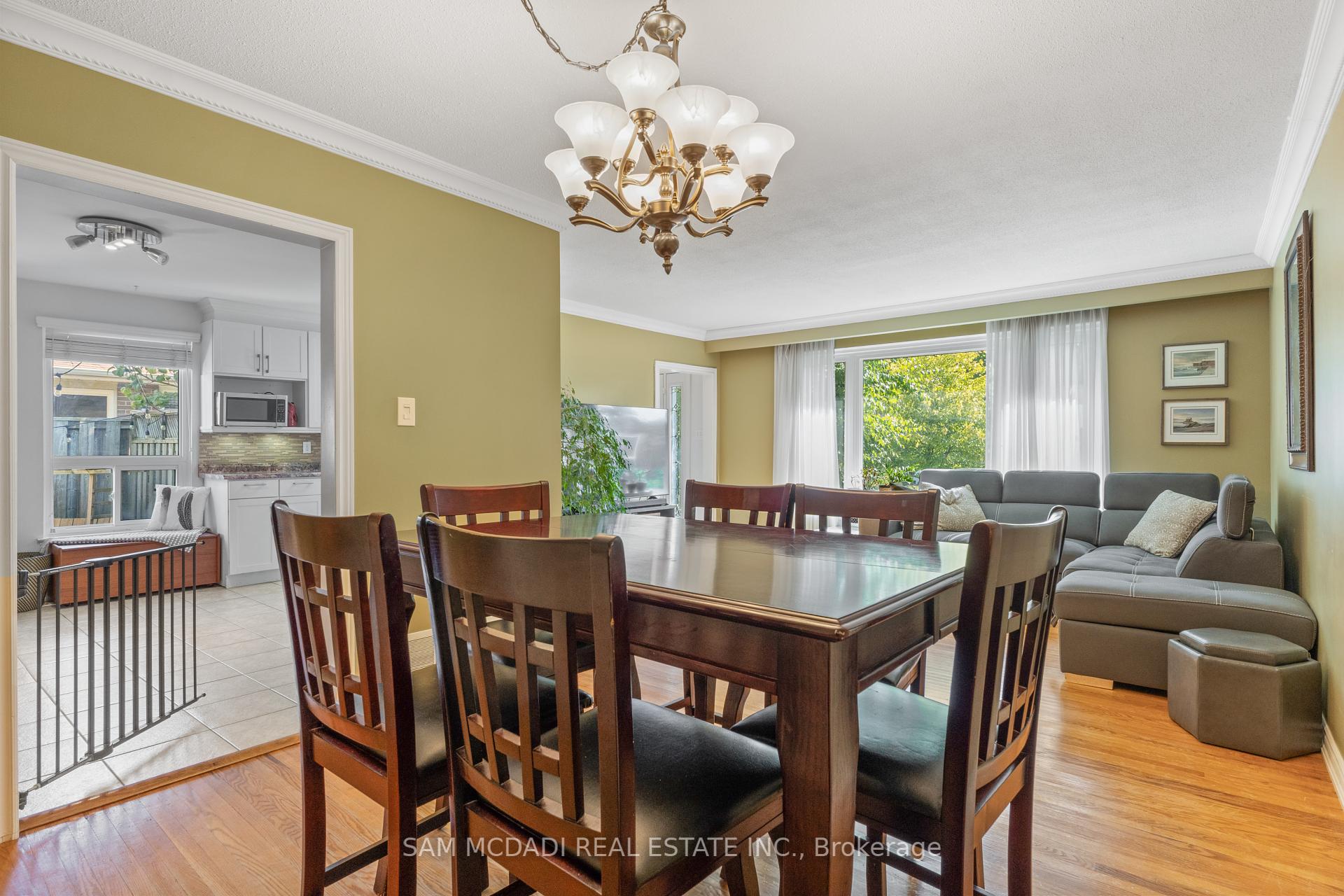 77 Lockton Crescent