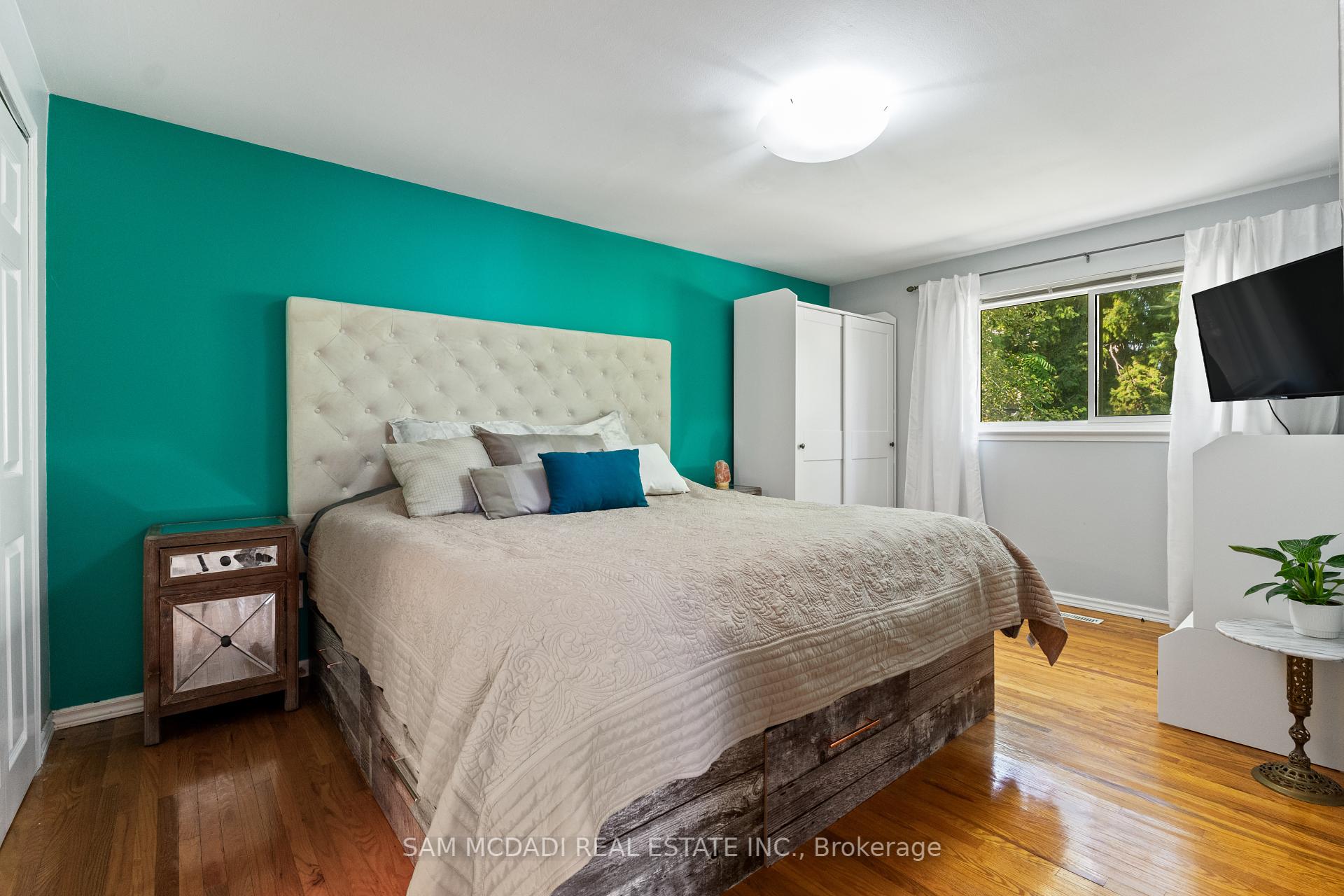 77 Lockton Crescent