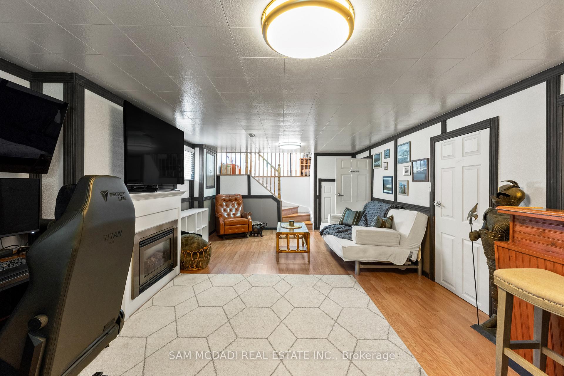 77 Lockton Crescent