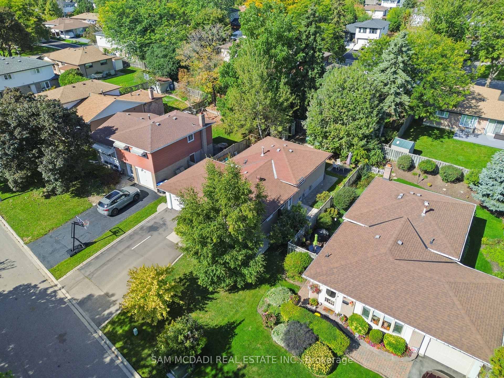 77 Lockton Crescent