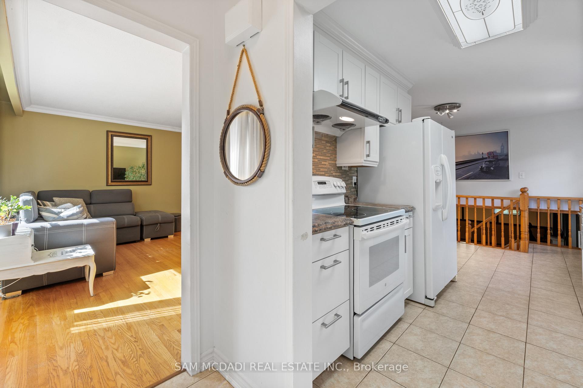 77 Lockton Crescent