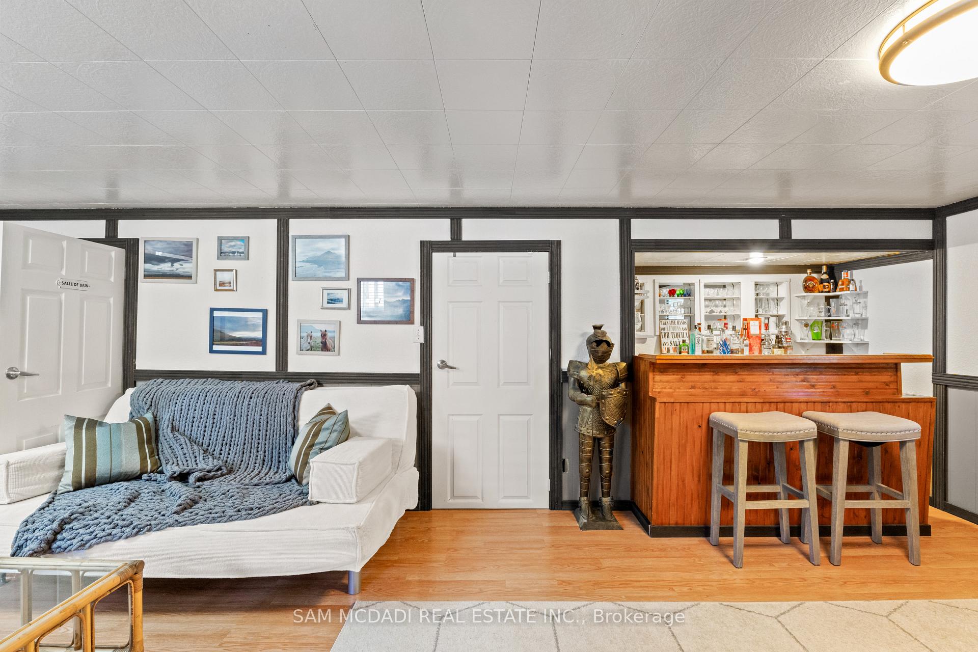 77 Lockton Crescent