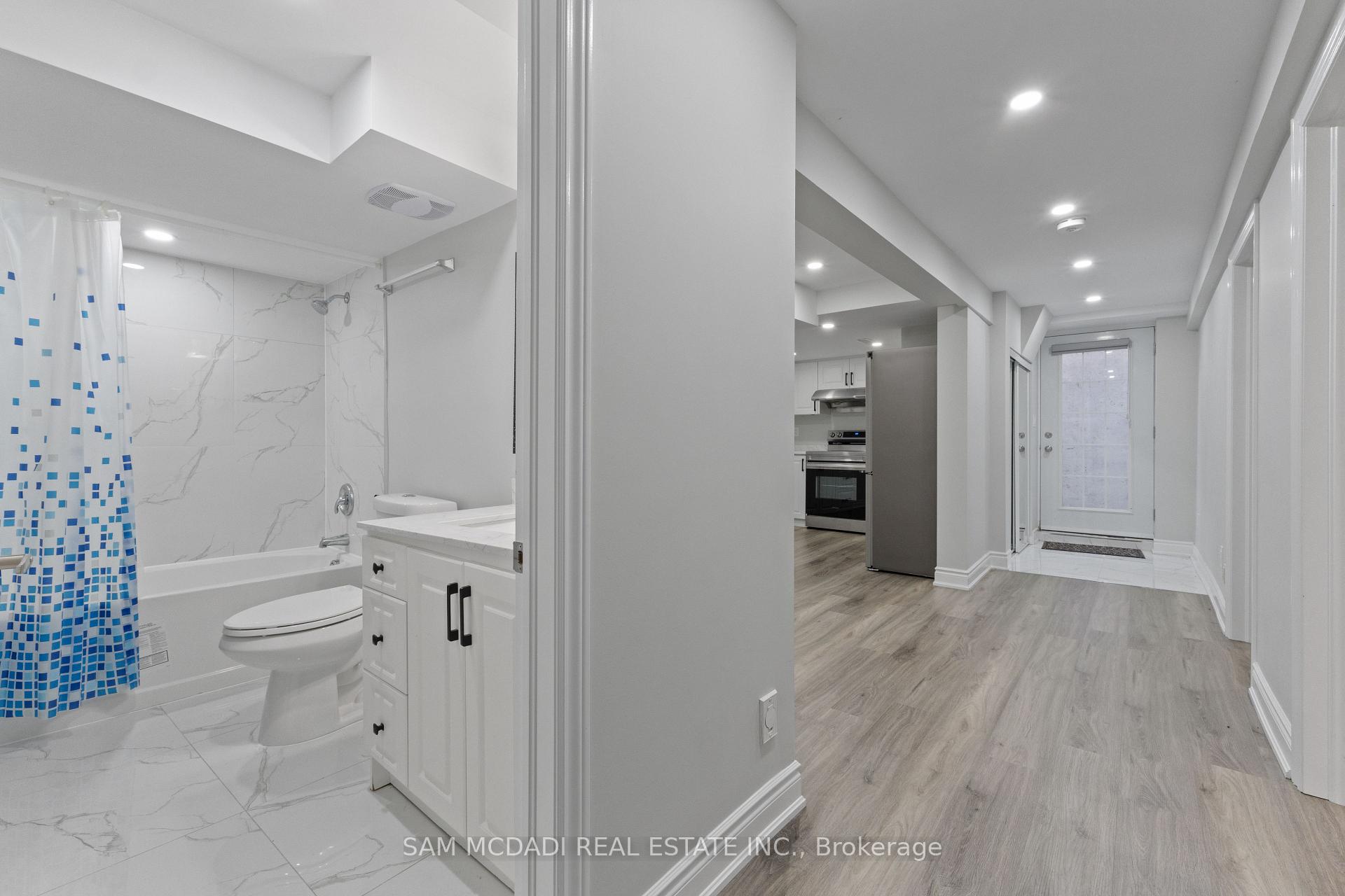 6906 Hickling Crescent