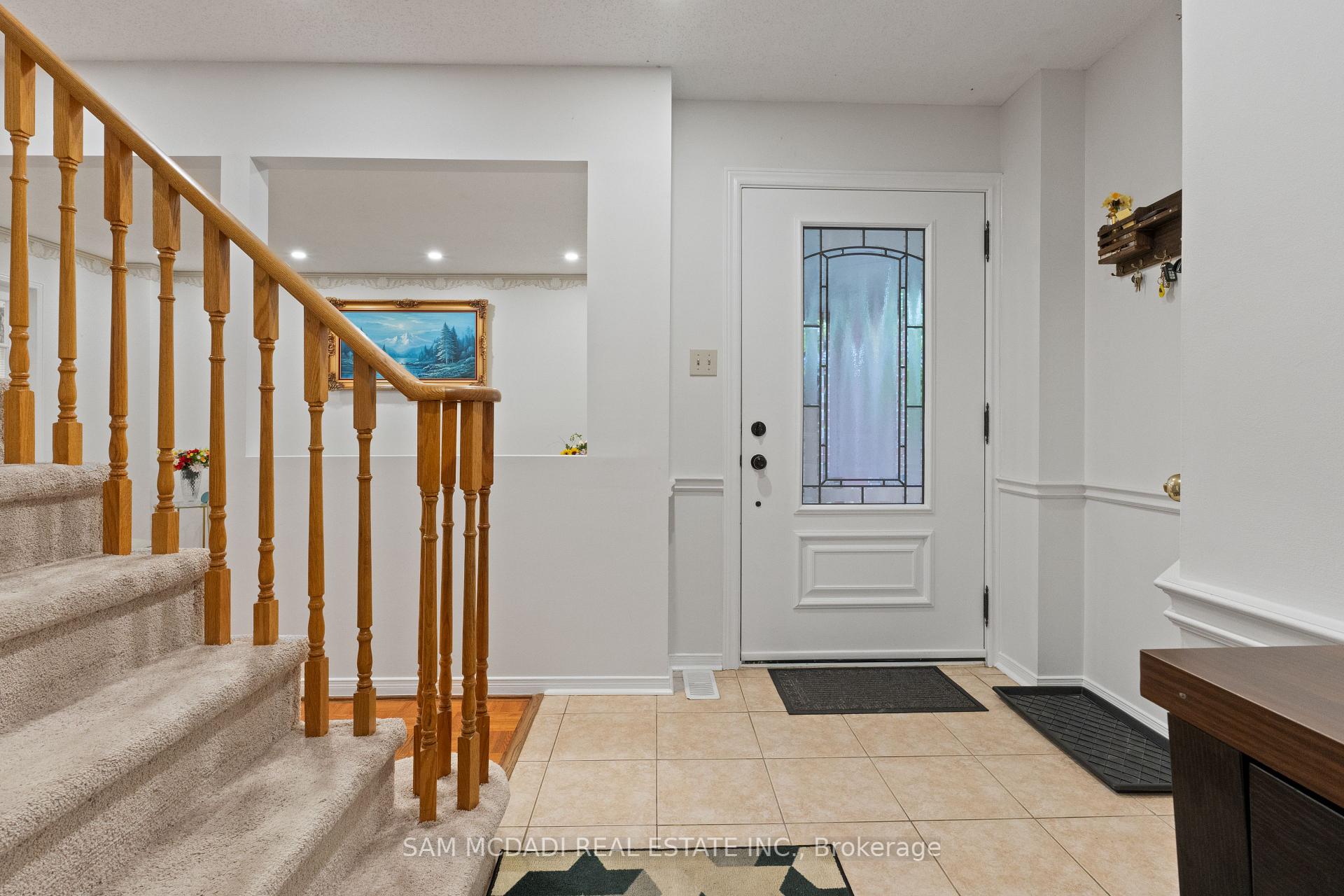 6906 Hickling Crescent