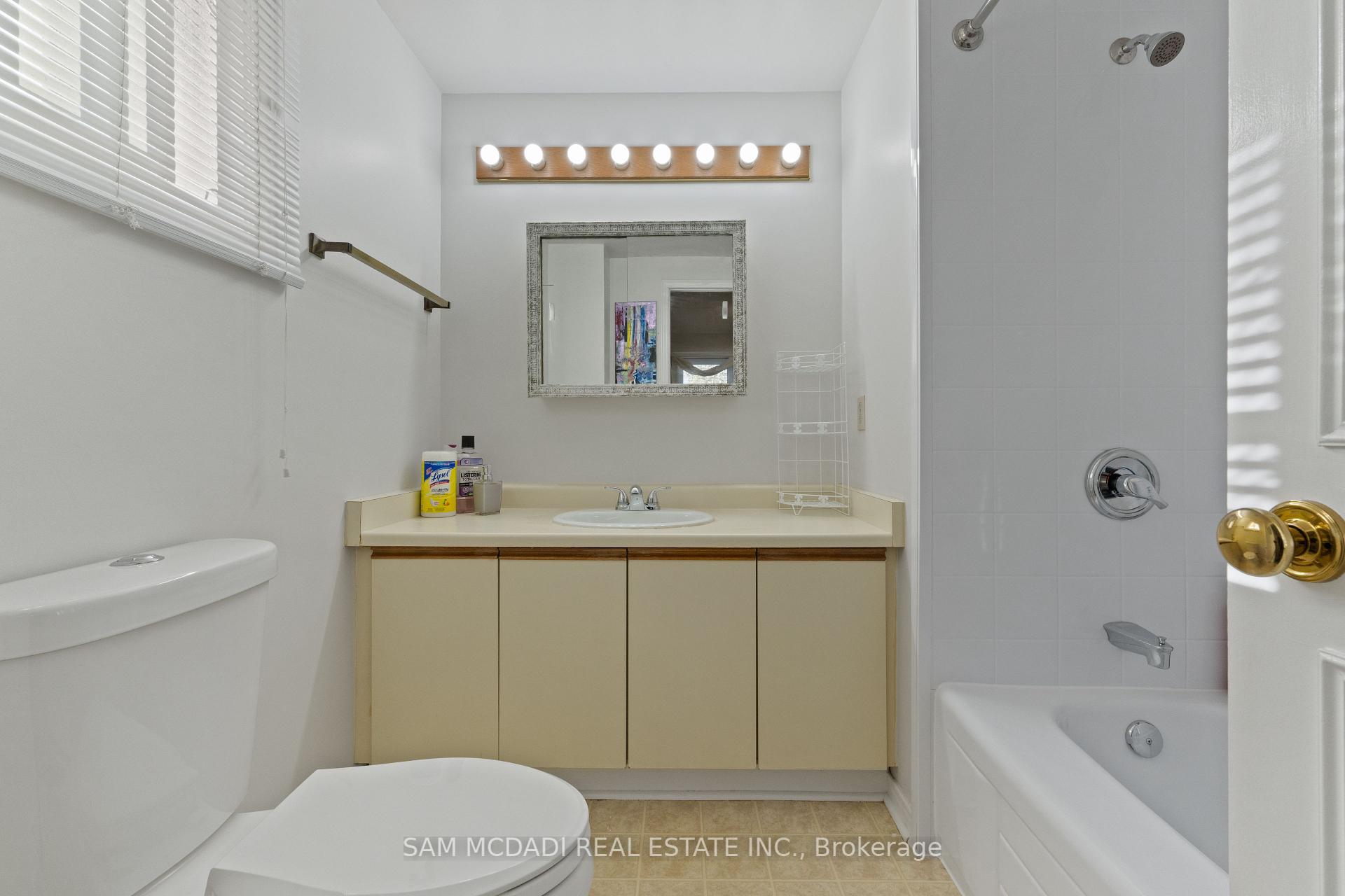 6906 Hickling Crescent