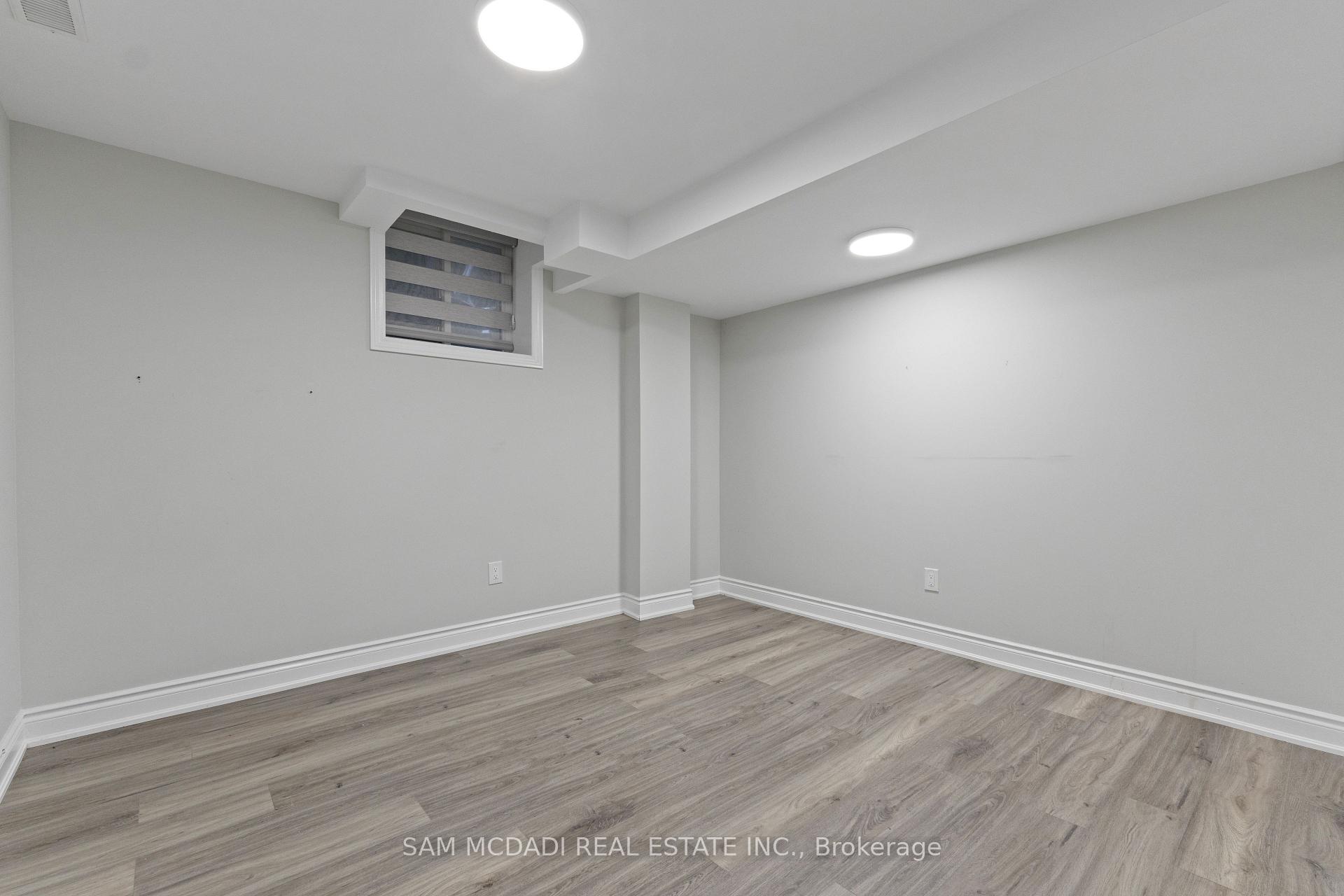 6906 Hickling Crescent