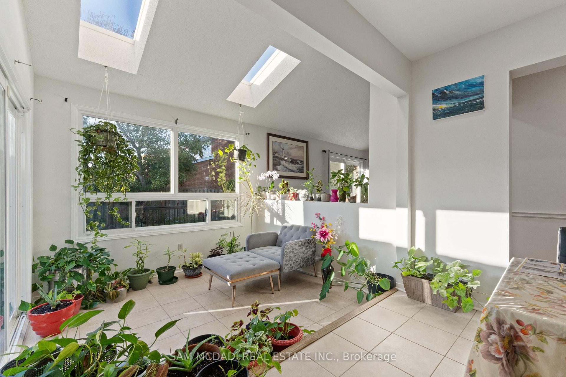 6906 Hickling Crescent