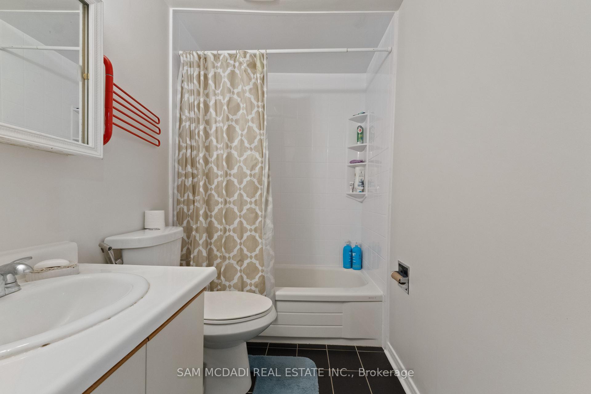 6906 Hickling Crescent