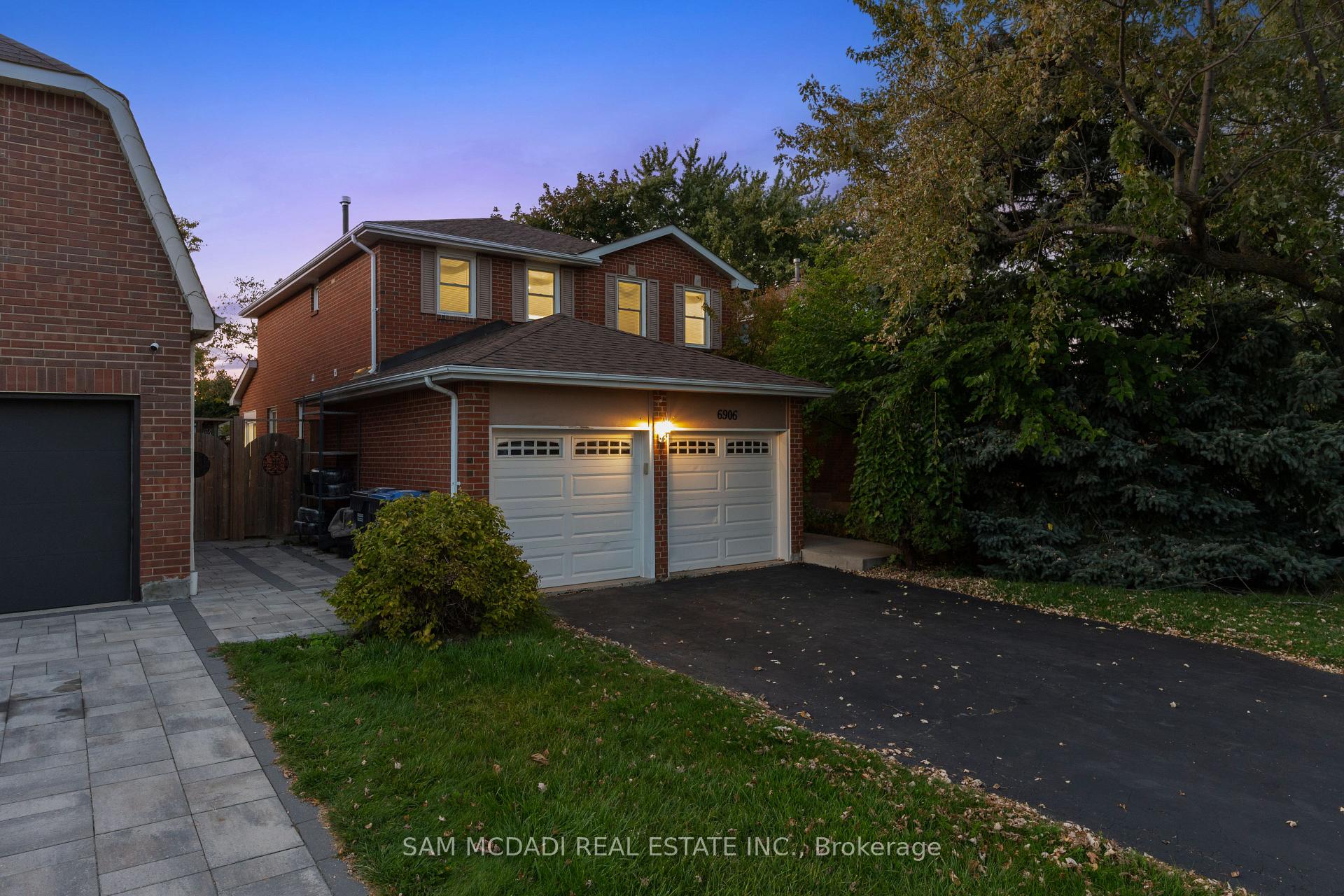 6906 Hickling Crescent