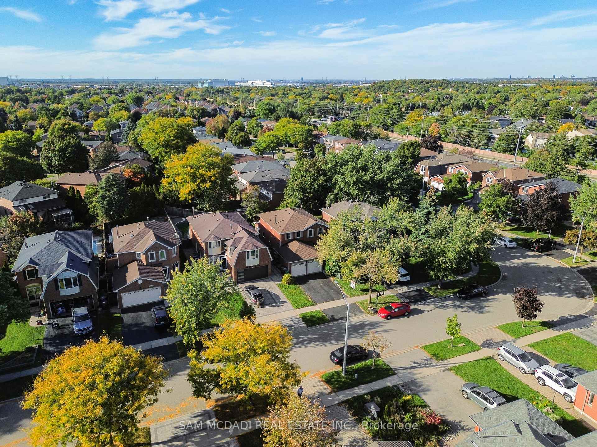 6906 Hickling Crescent