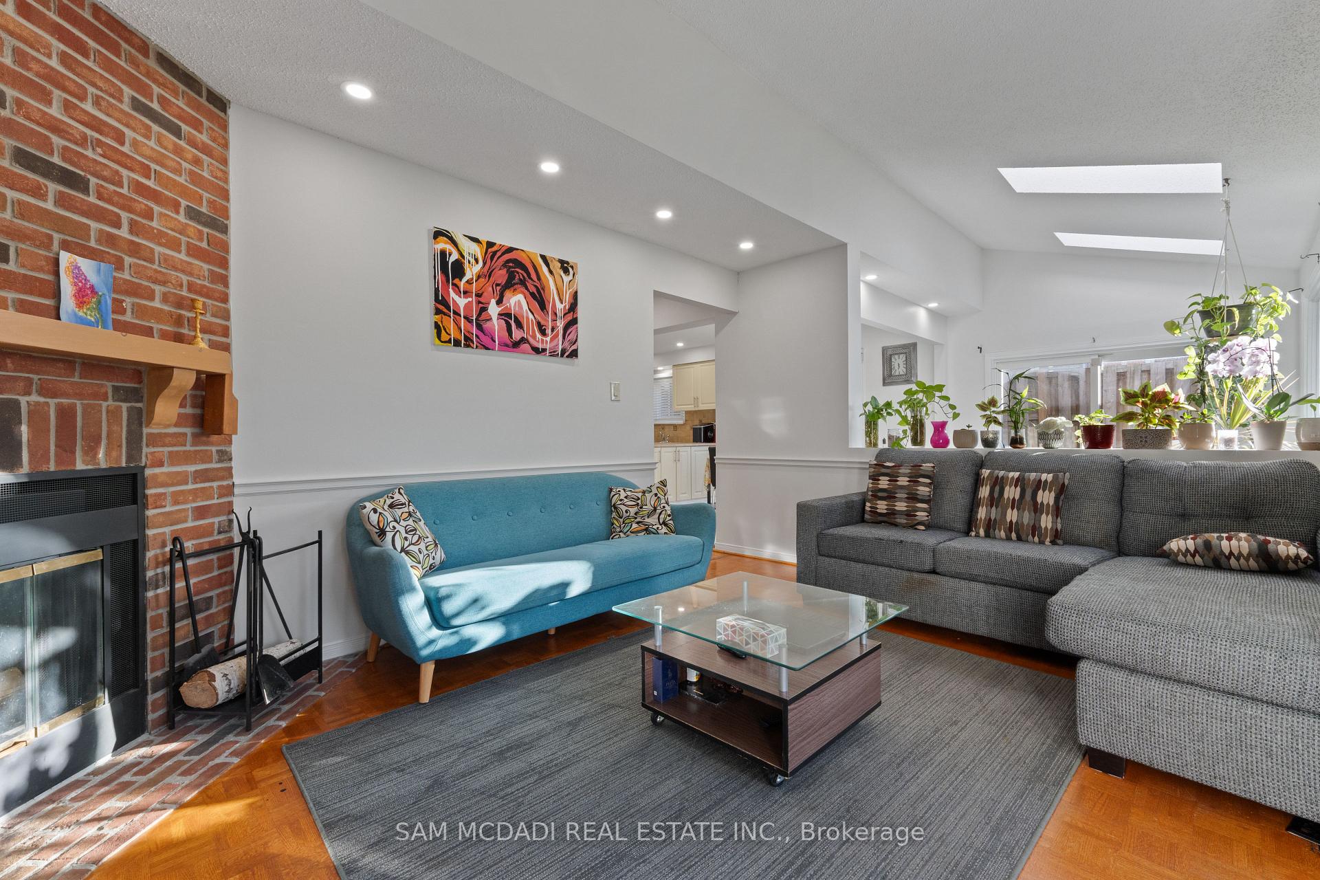 6906 Hickling Crescent