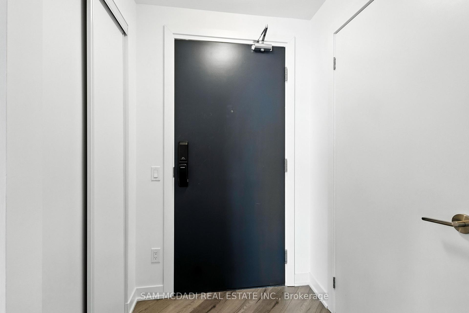 405 Dundas Street W 722