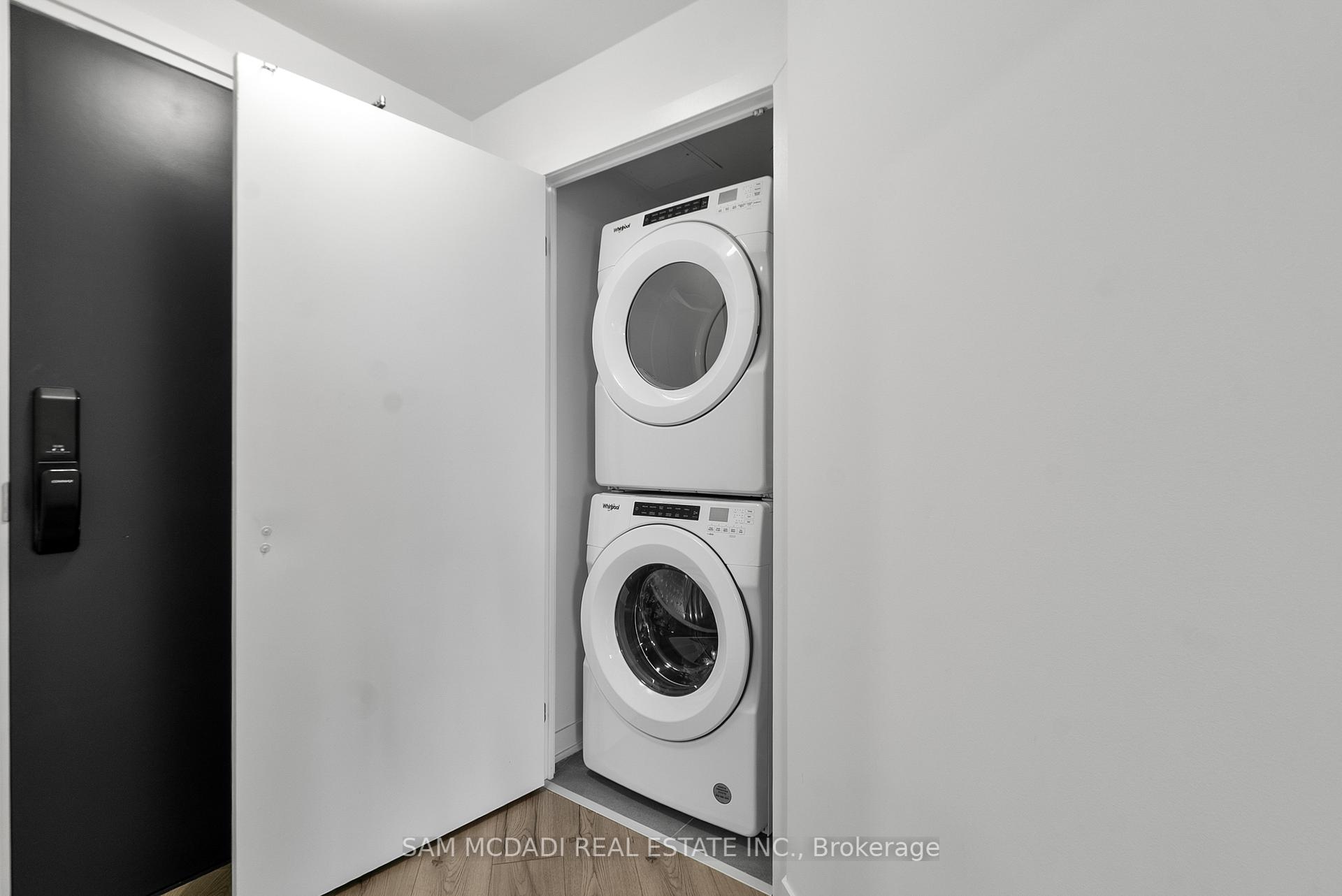 405 Dundas Street W 722