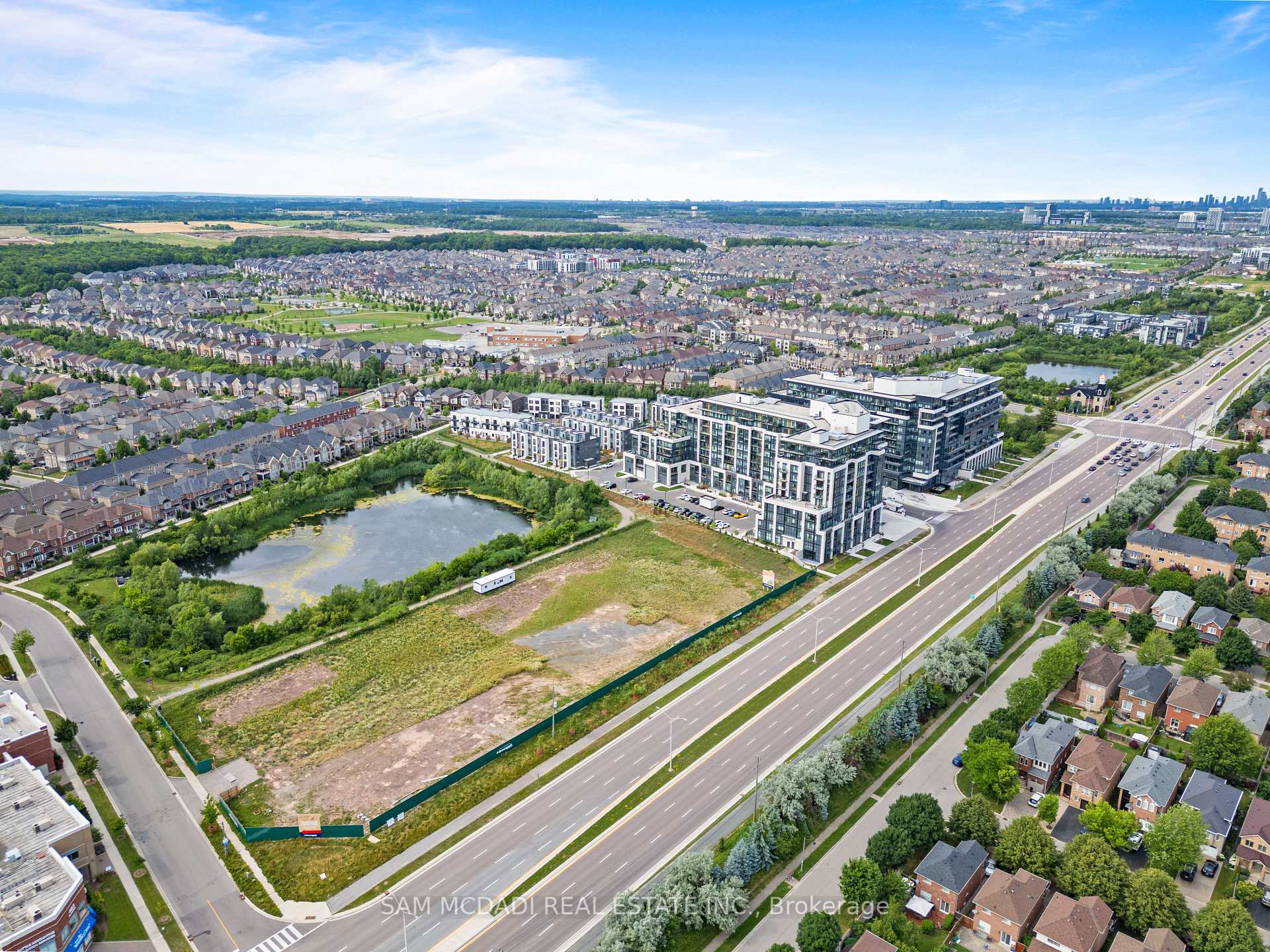 405 Dundas Street W 722