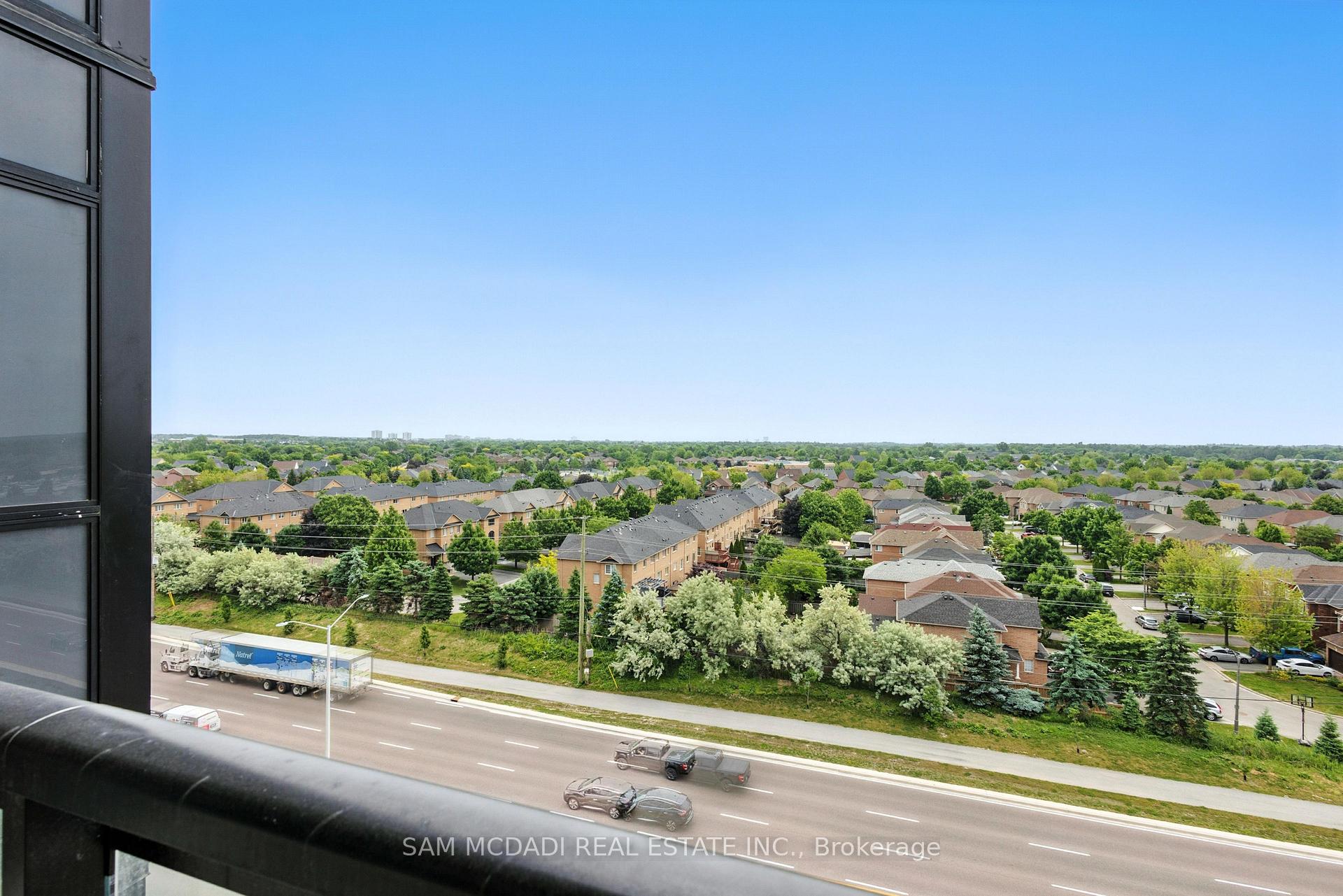 405 Dundas Street W 722