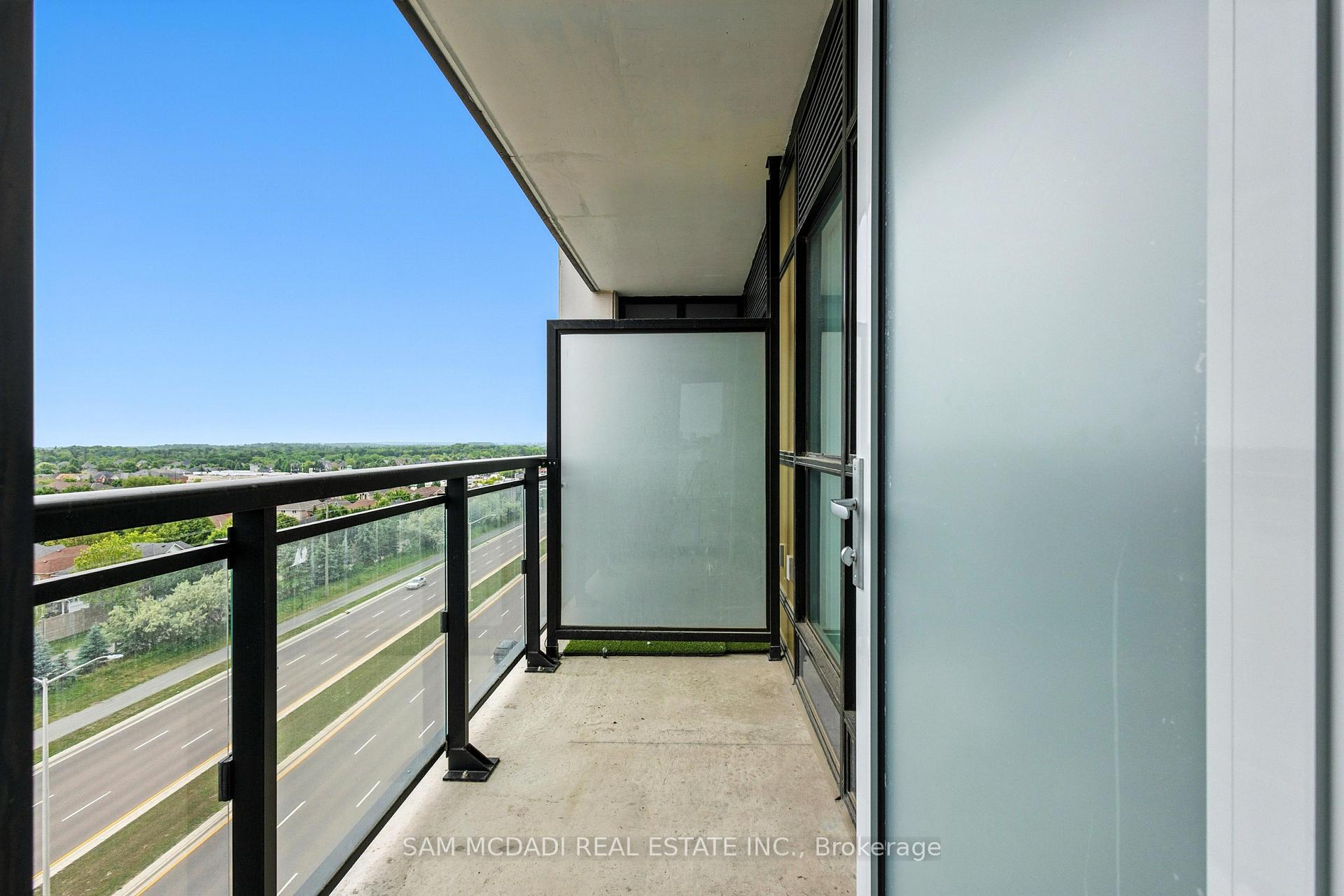 405 Dundas Street W 722